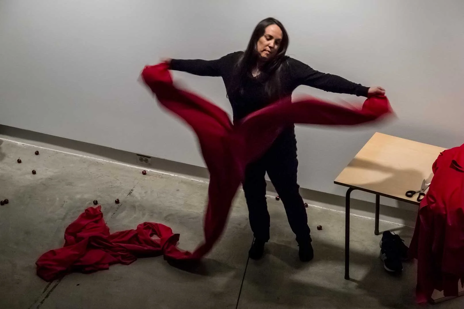Dana Claxton, Follow the Red Sinew , 2016. Performance documentation, Belkin Art Gallery. Photo: Michael Barrick.