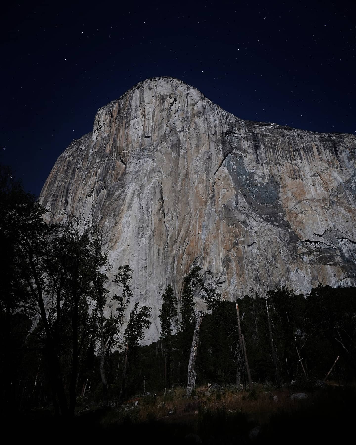 #🧗&zwj;♀️ As the full moon lights up the face of El Capitan on the 4th of July, two climber's headlamps shine brightly around Camp 5 on the iconic Nose route