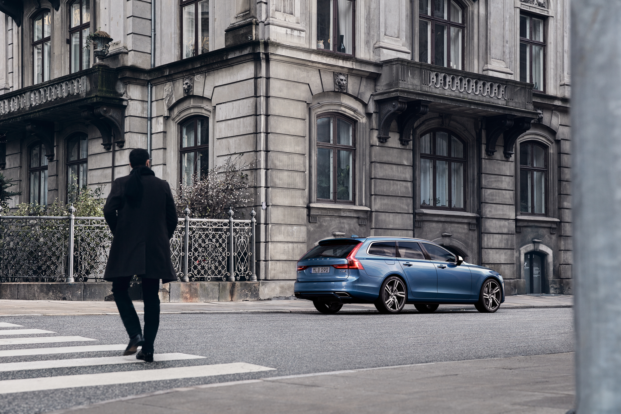  Volvo V90R 