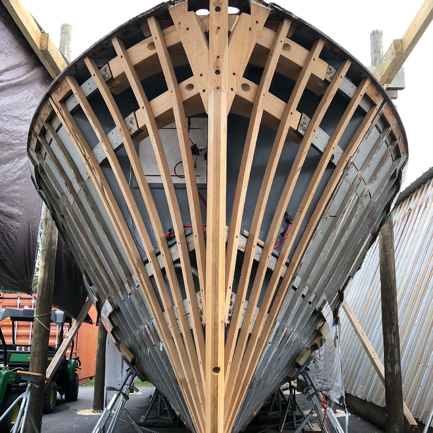 New forward section framed. New planks on the way...#remanufacturing #boatbuilding #boatbuildinglife #vintage #classicboat #mathewsboat #1946 #acbs #whiteoak #ribs #framing #woodenboats #restoration #stem #shipwrights #loveourjob #urbanboatshop #down