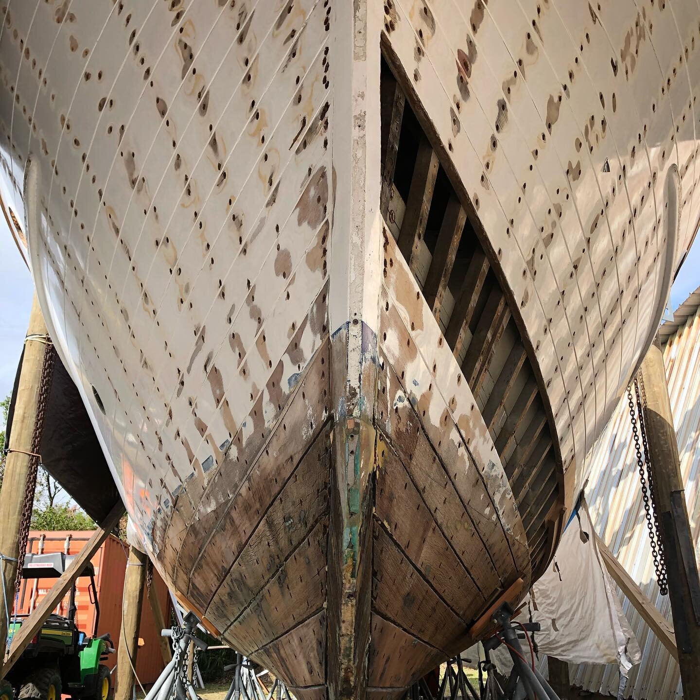 This classy older lady is about to receive a new stem and planks. #classicboats #vintage #stem #whiteoak #philippinemahogany #urbanboatshop #downtownpensacola #pensacola #mahoganyclassic #screws #siliconebronze #topsides #bottomsides #bootstripe #mat