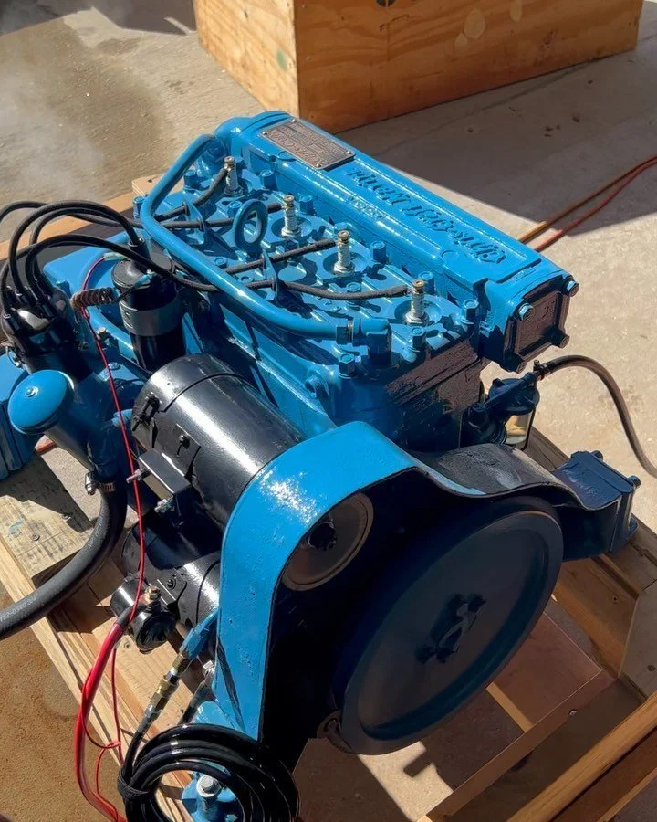 Run day fun day&hellip;#vintageengine #chriscraft #modelb #4cylinder #shipwrightskills #shipwrights #castiron #oleskool #blue #vintageboat #1954  Model B back from @vanness_engineering @vanness_engines running great!