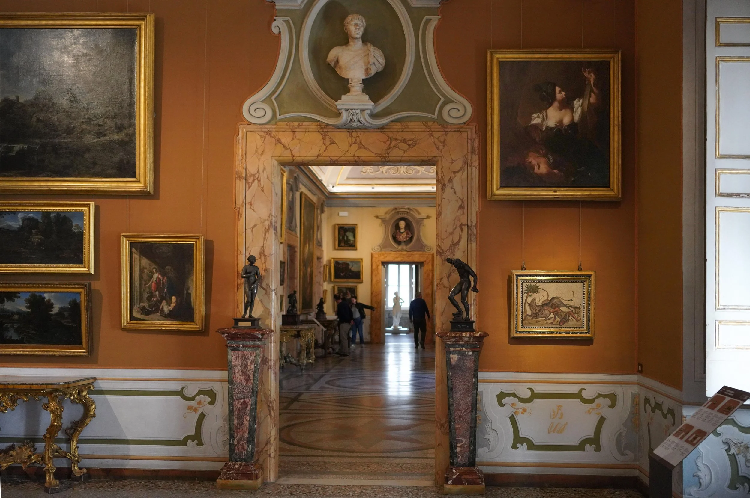 Antechamber egress/ingress wall