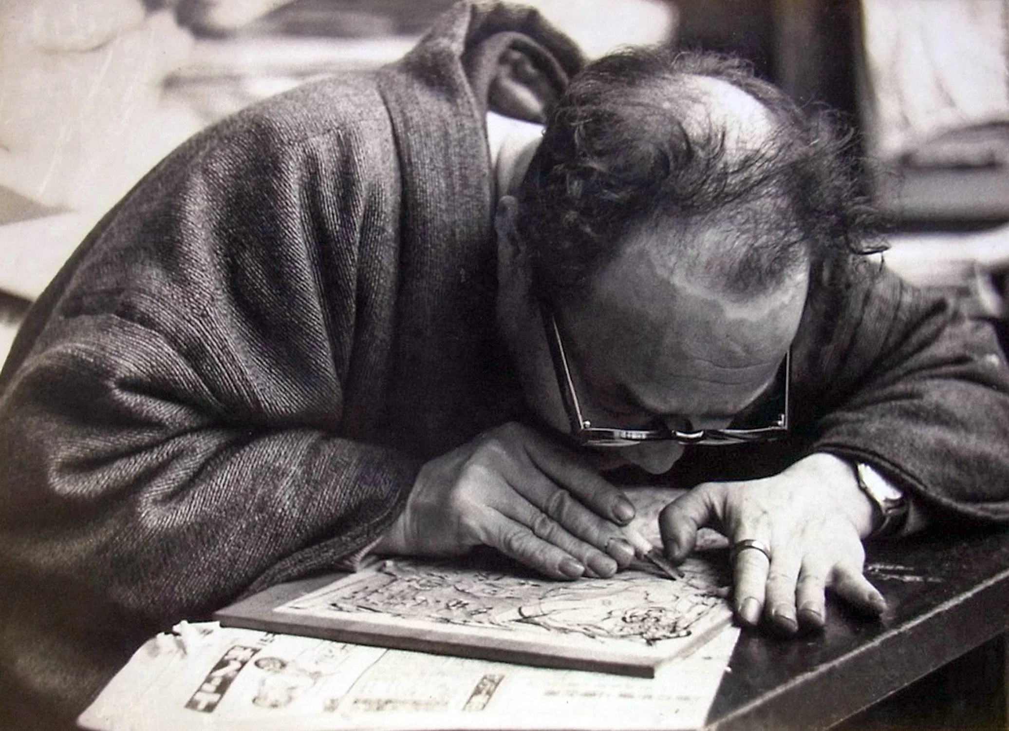 Munakata Cutting the Block. Photo courtesy of his granddaughter, Yoriko Ishii