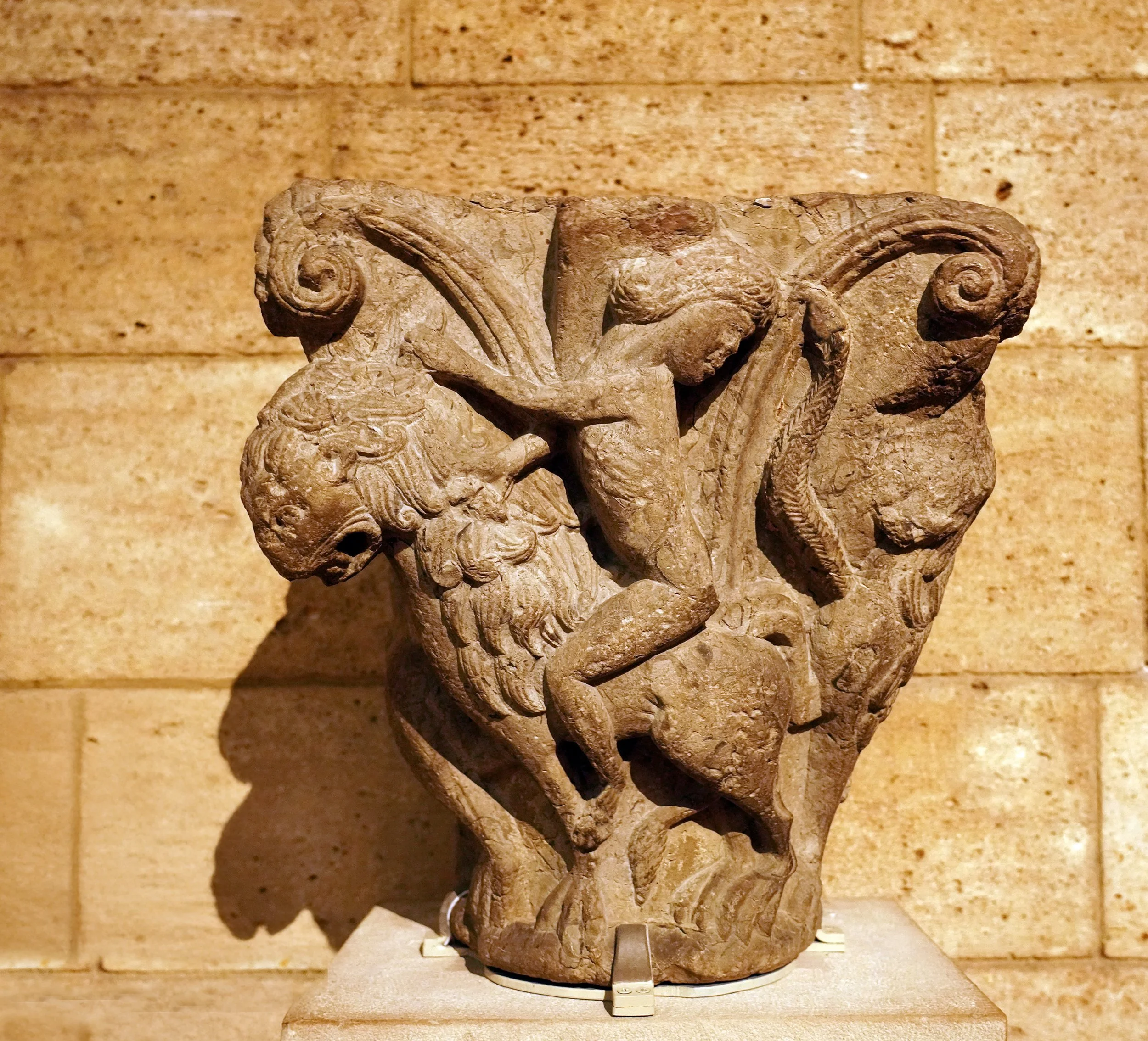 DSC05597__Capital w-Lions Mounted by Nude Riders_12th-c_V-3_sm.jpg