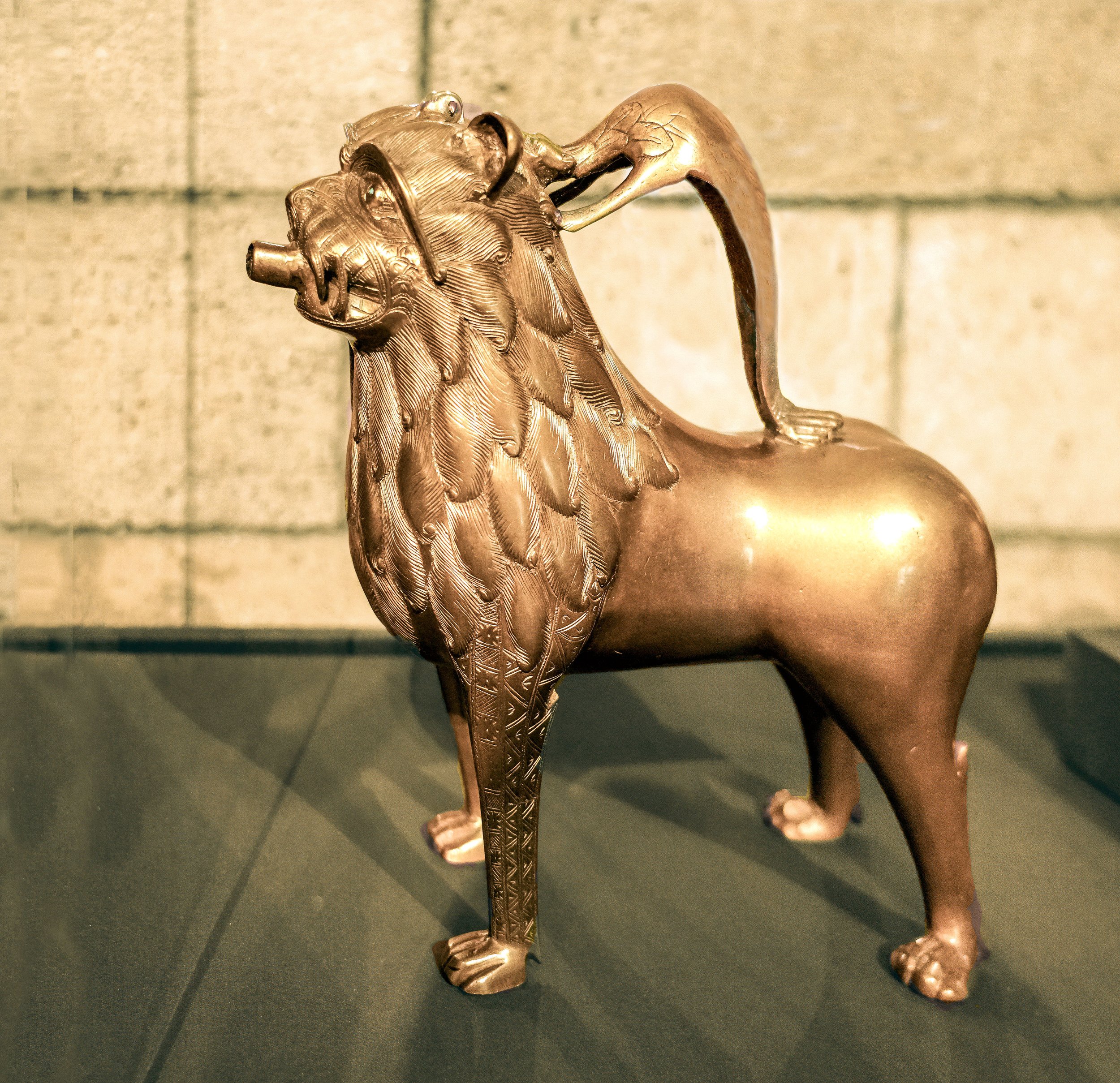 Lion, copper alloy, No. Germany, ca.1200, crafted water vessel, Aquamanilia