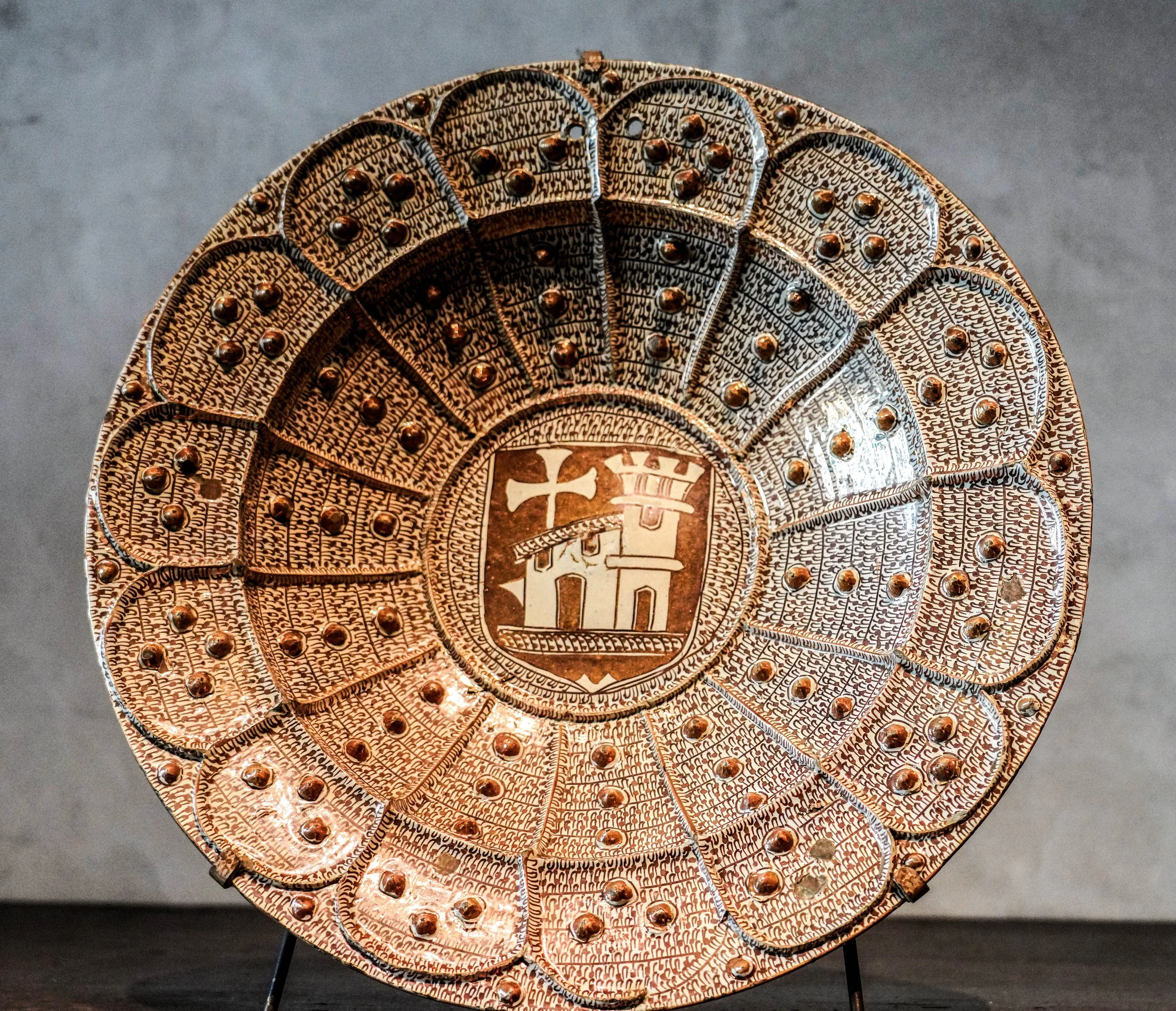 Dish with Coat of Arms, Tin-glazed and lustered earthenware, Spanish, Valencia, Manises, ca. 1470-90