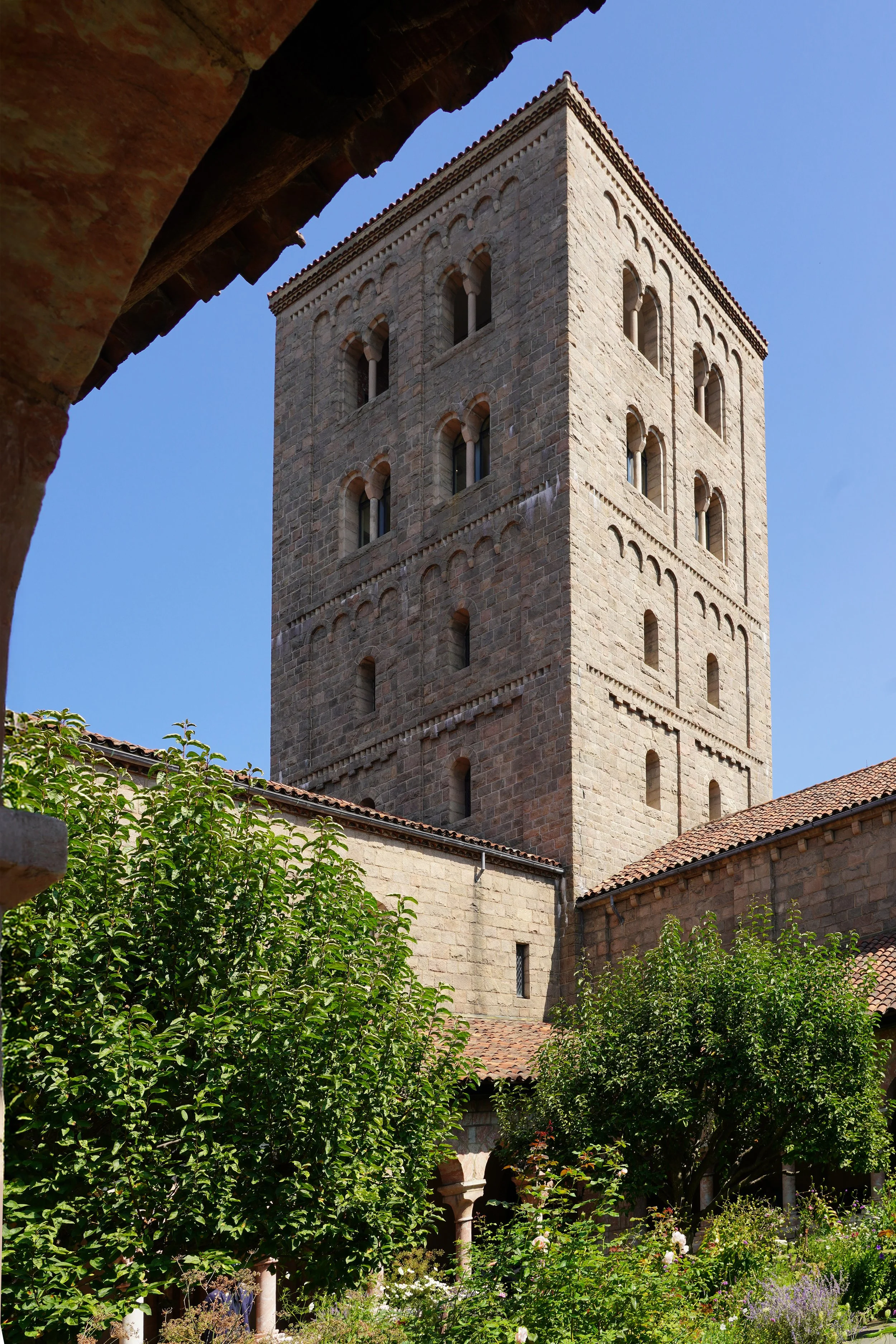 DSC05788_Cloisters tower_V-2-sm.jpg