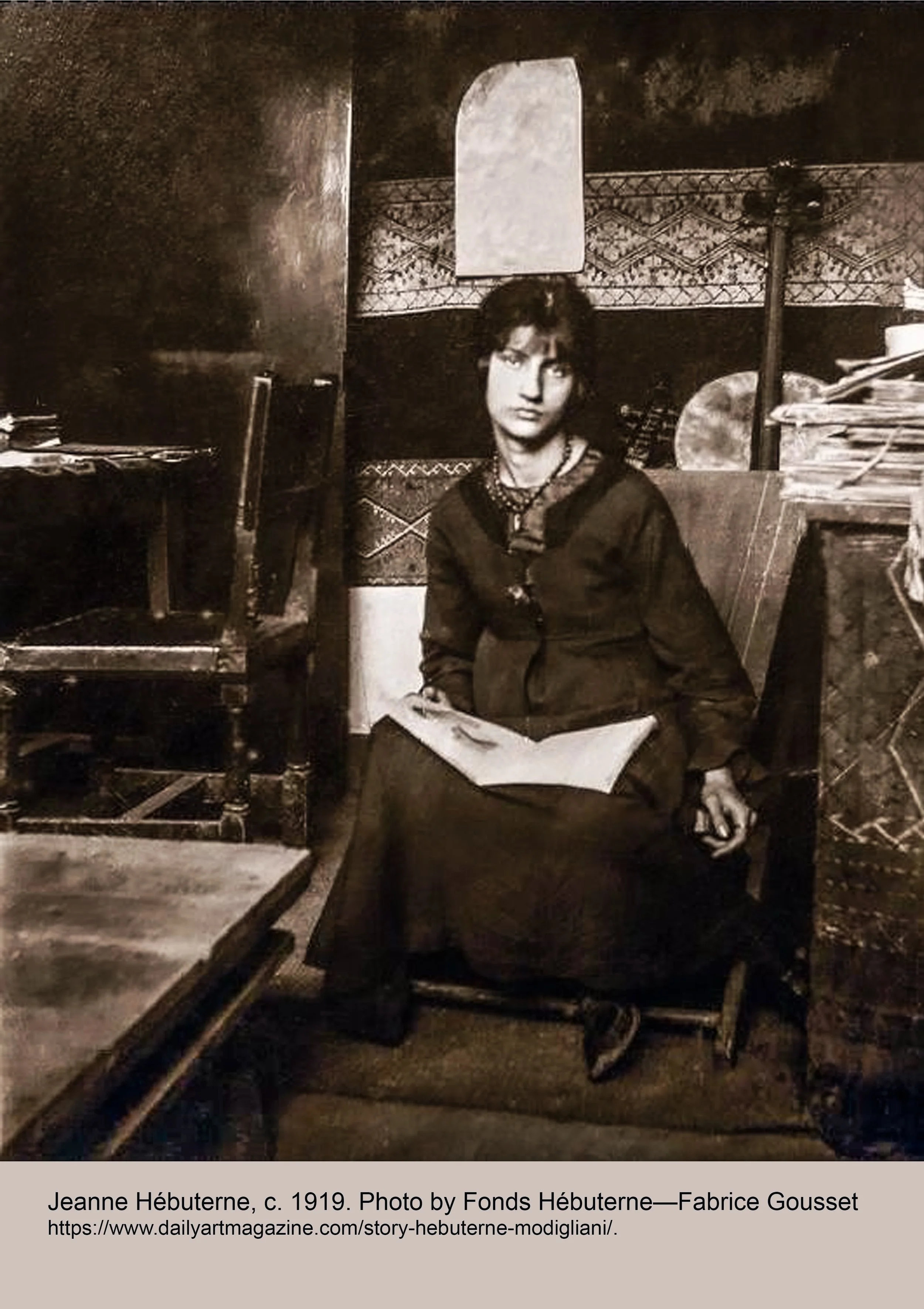 SSL00346-XXX_Jeanne Hébuterne c. 1919 photo.jpg