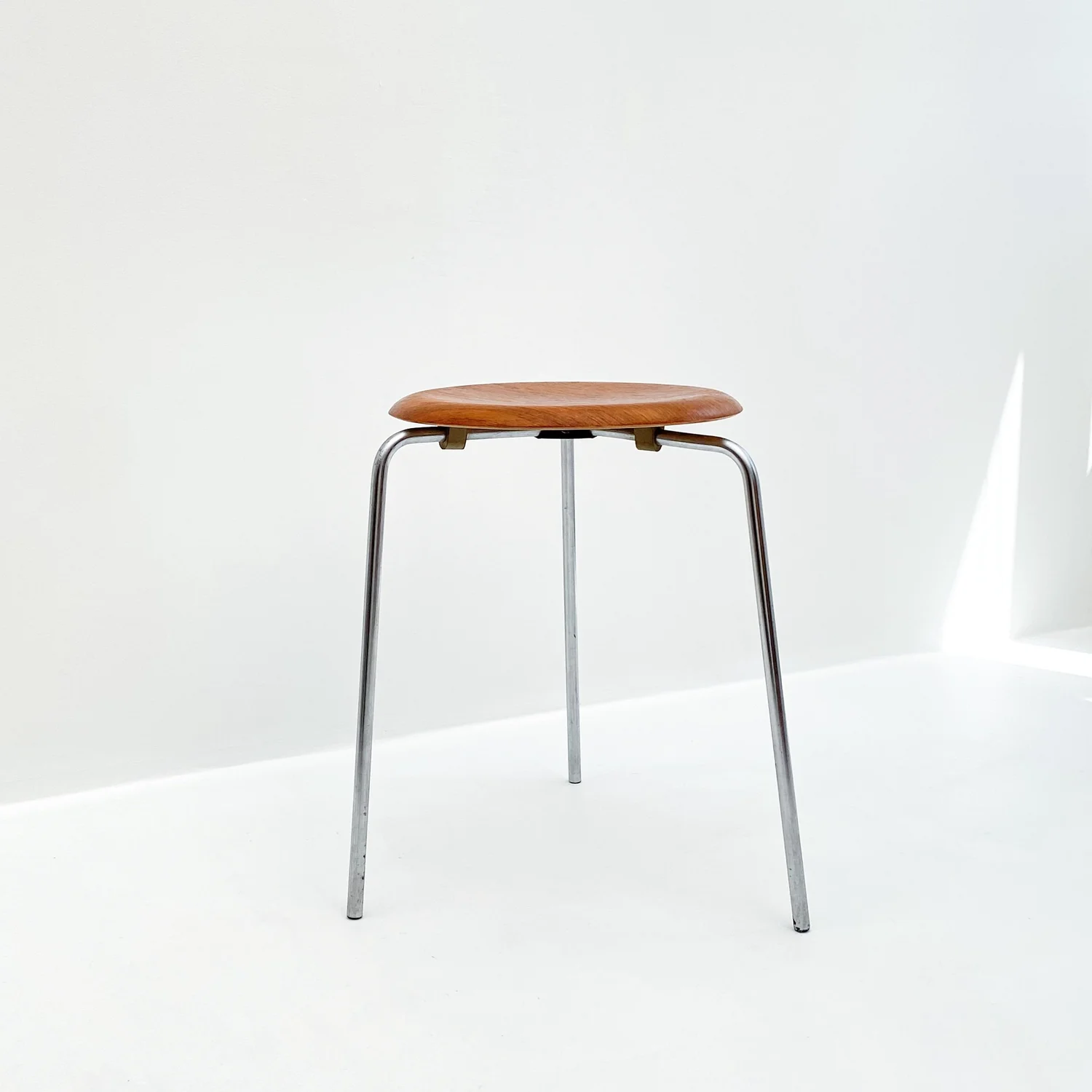 3170 Dot Stool by Arne Jacobsen — HAUSSMITH