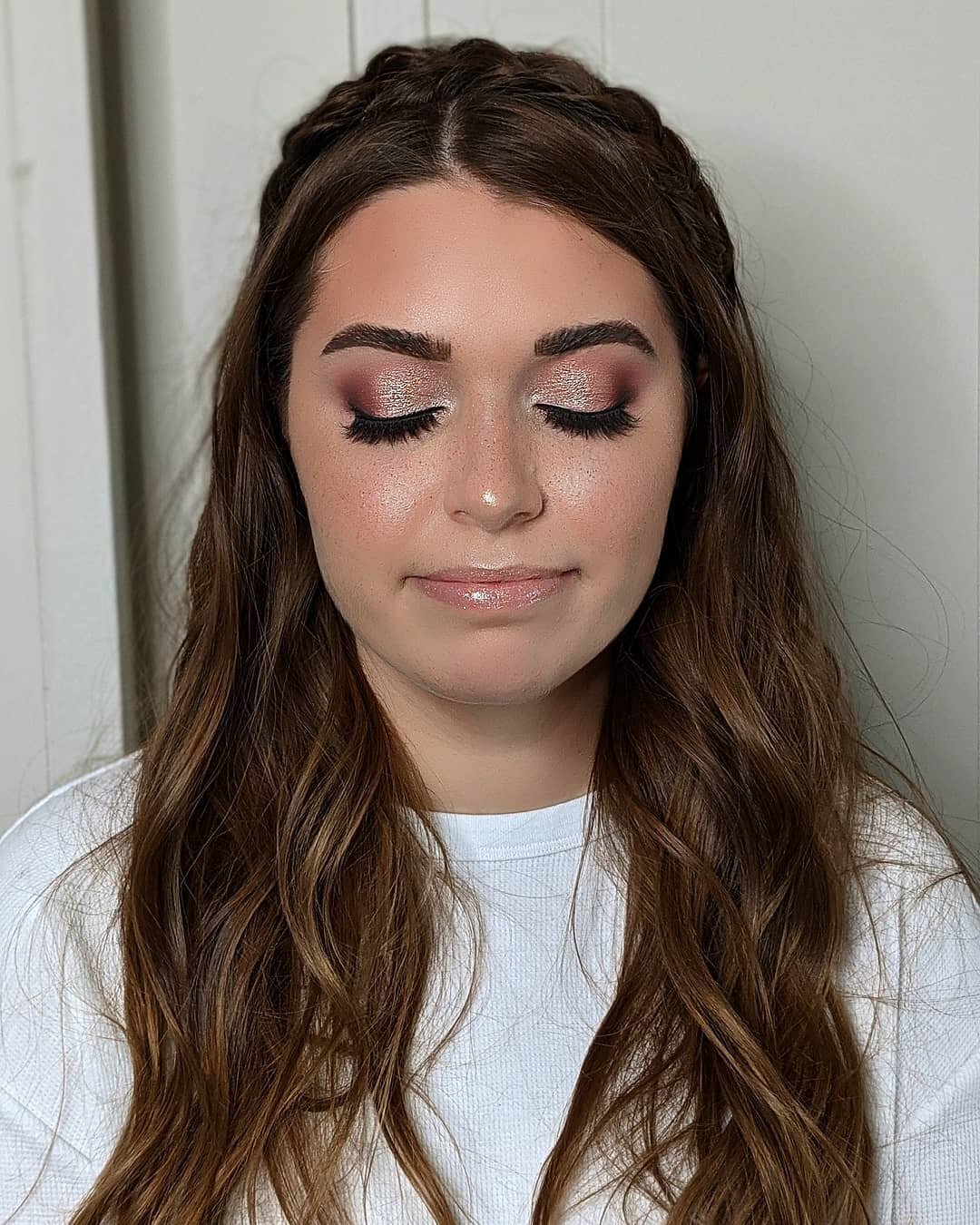 ✨Soft and romantic is one of the dreamiest types of looks to do. The fluffy brows, the glowing skin, the sun kissed checks with the freckles. UGHHH im trying not to drool. 😍💦💄

This look was done for a styled winter bridal shoot with SO many amazi