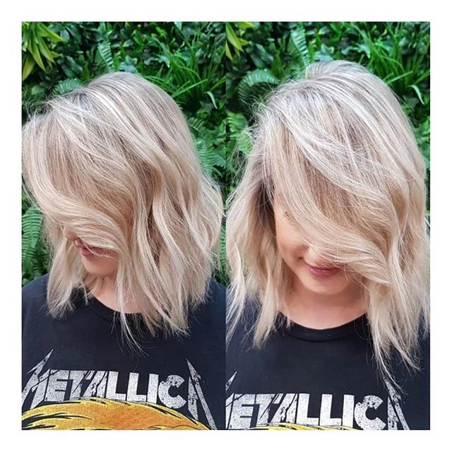 || 💫 Creamy Lived In Blonde💫 || .
.
.
.
#clayfieldhairdresser #blkavehair #brisbanesbestsalon #brisbanesbesthair #blackavenuehair #brisbanehair #brisbanesbesthairdressers #colourmelt #blackavenuehairdressing #whiteblonde #ombre #babylights #balayag