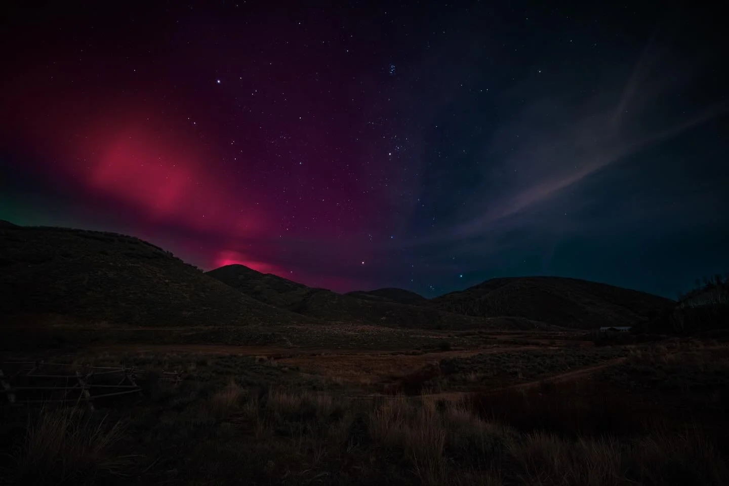 Got a last minute northern lights alert from my great neighbor @lisaraschy so I boogied to the land of darkness. I&rsquo;ve seen Aurora Borealis in Utah before but tonight was really intense. With the naked eye one could see all the dancing greens an
