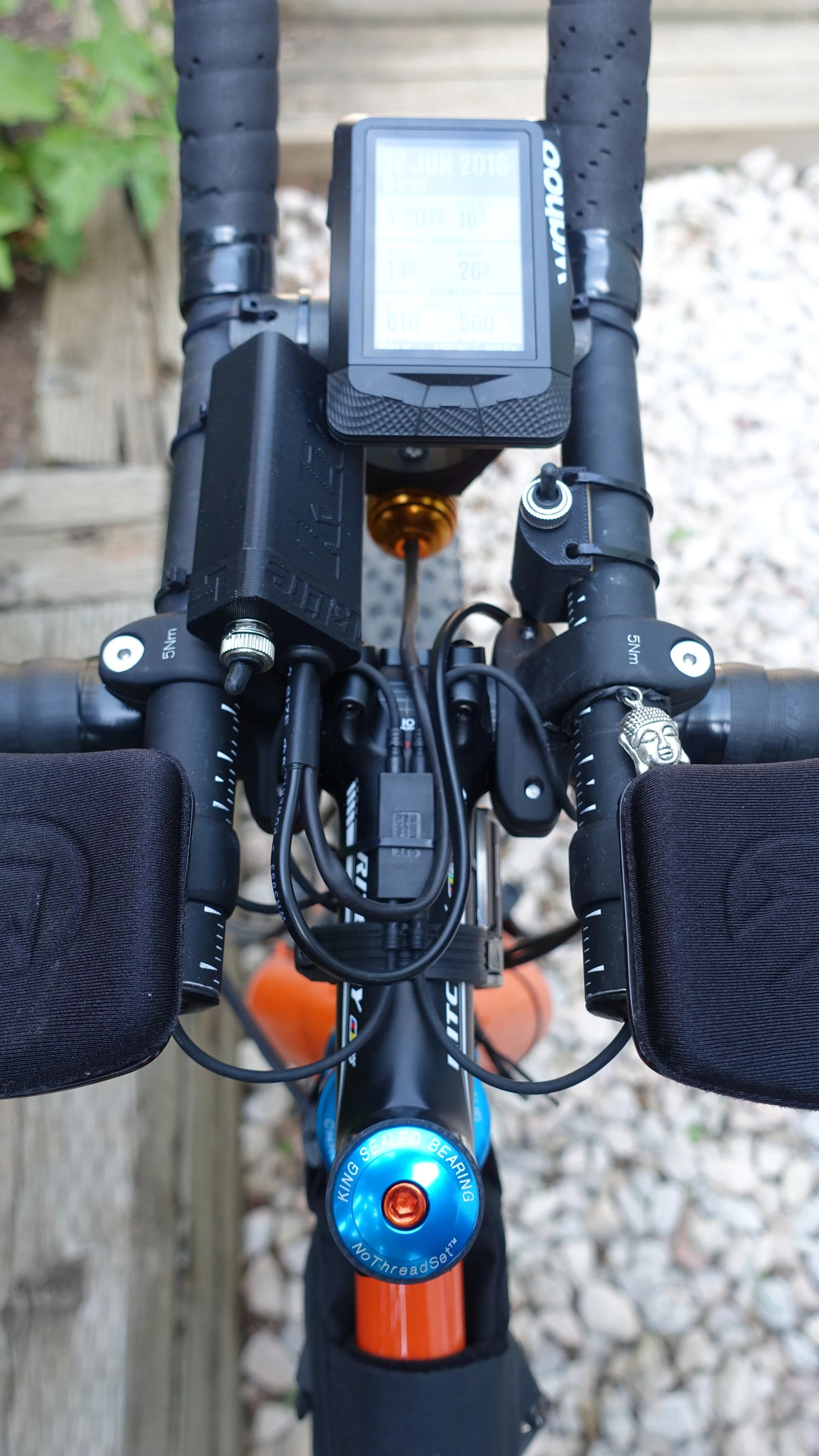 With Synchro Shift Di2, dynamo lighting and accessory charging, there are a lot of wires, but I'm fairly happy with the tidiness of it all. I've been drawing up different schematics for it all and may try to hide a junction box in a PRO Tharsis XC stem later. 