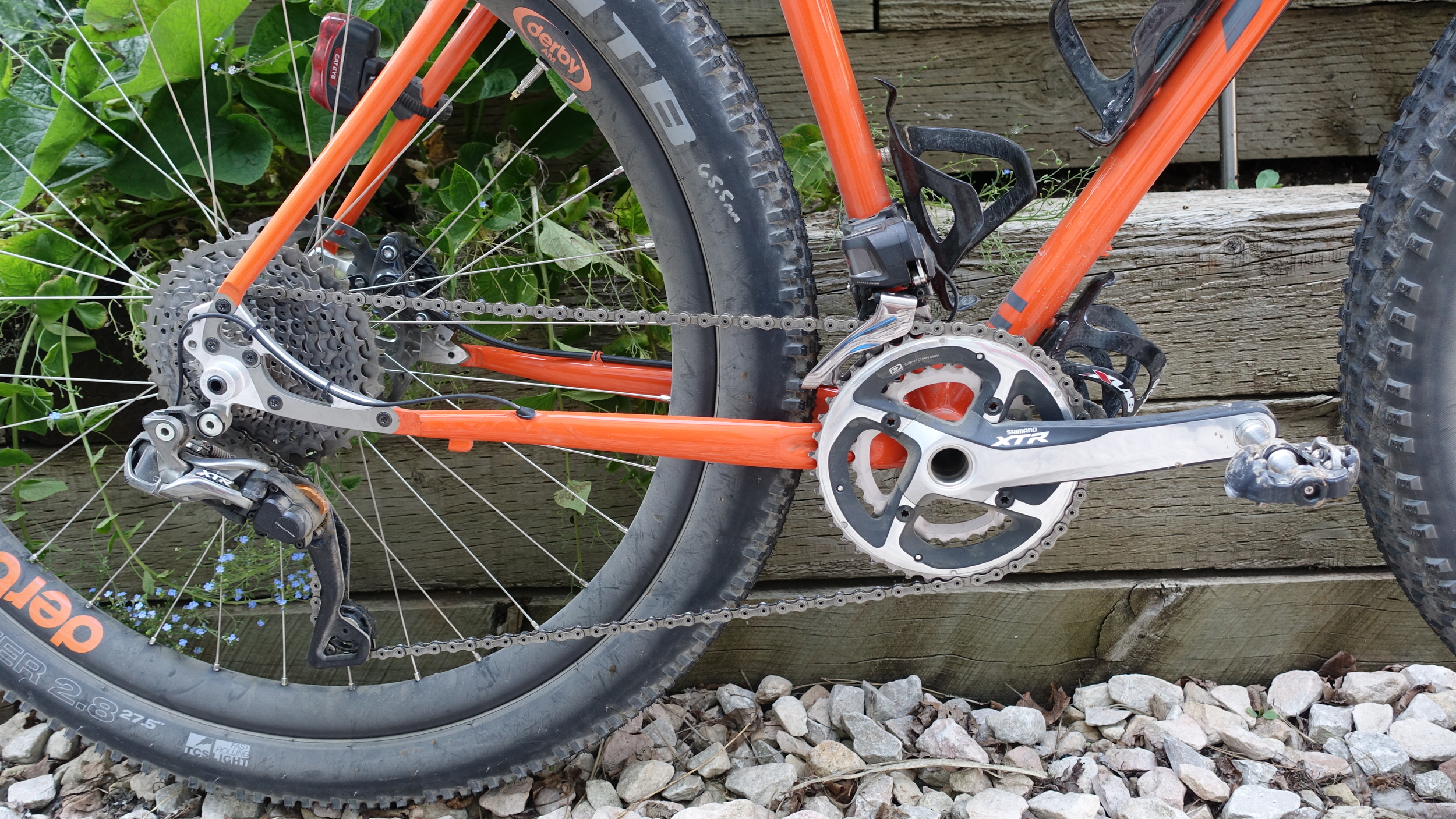 Yep, I'm mixing and matching generations of components here. And you know what? They work flawlessly! Bobby Wintle and Seth Wood ran a very similar on their Tour Divide Cutthroats. Both finished today, the 4th of July! Job well done! Can't wait to hear their thoughts on the parts they ran. 