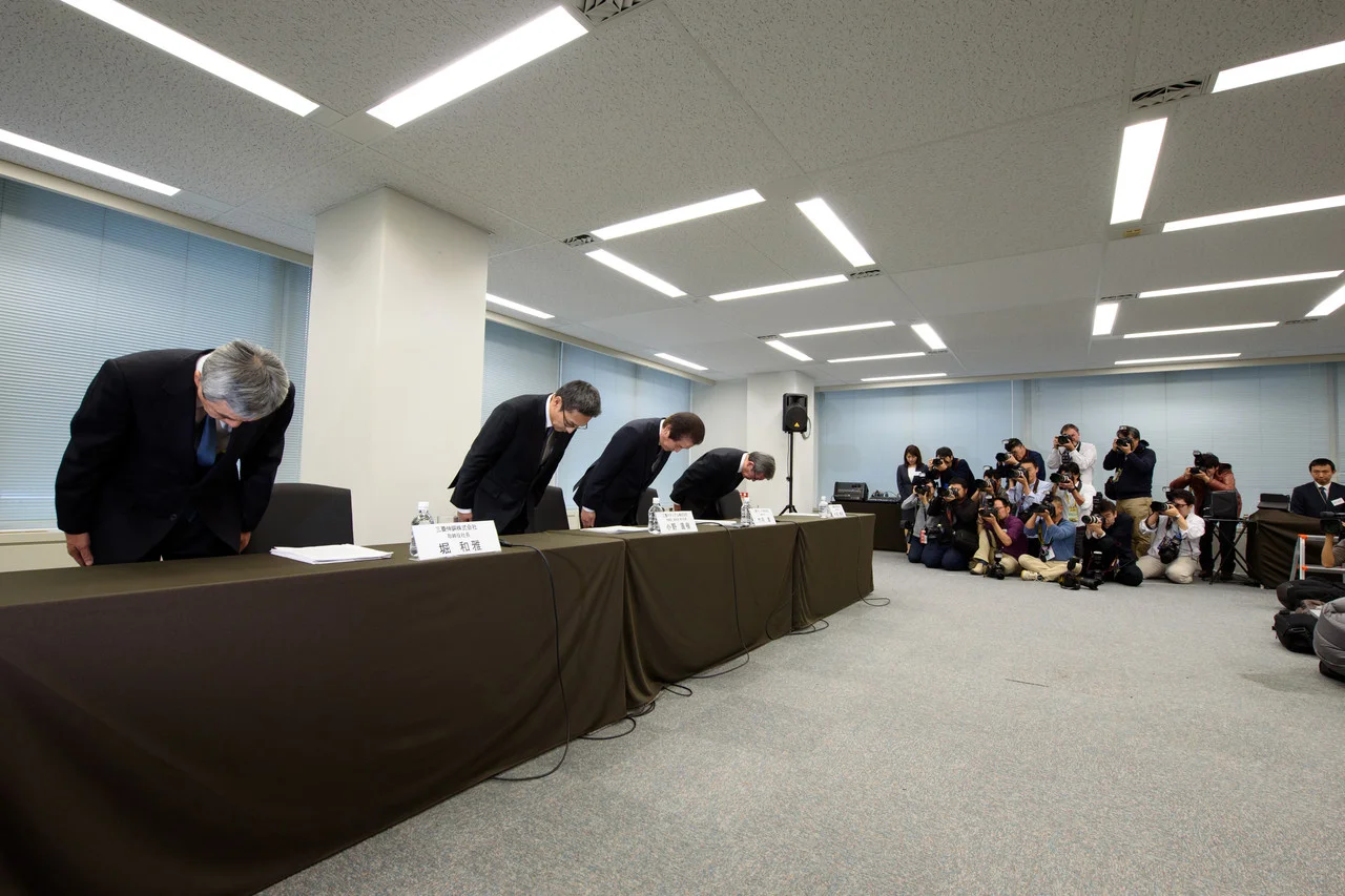 Mitsubishi Materials President Akira Takeuchi, third from left, bowed at the beginning of a news conference in November after the company admitted a subsidiary falsified quality data.