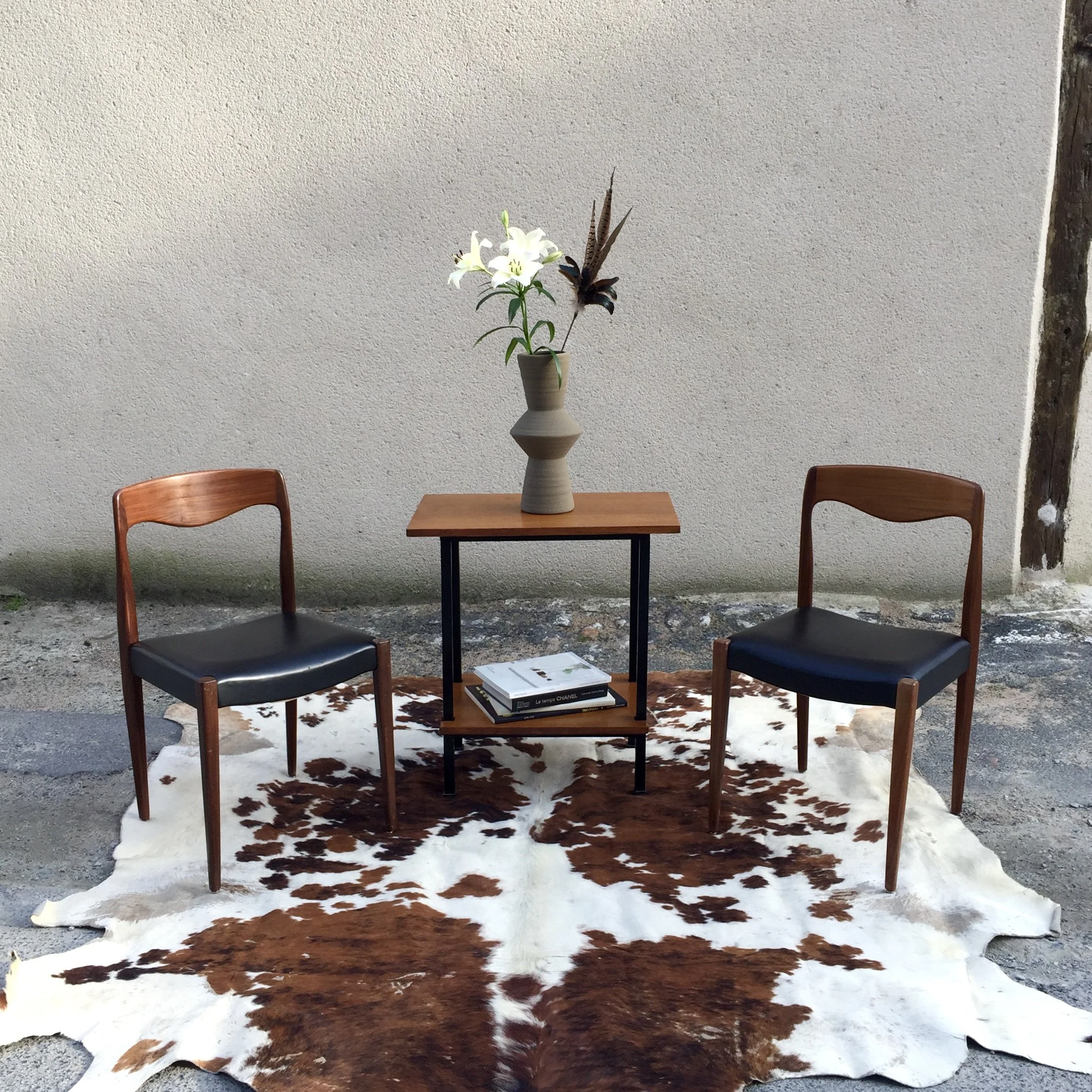 chaises Moller vintage 1960 tablette moderniste.JPG