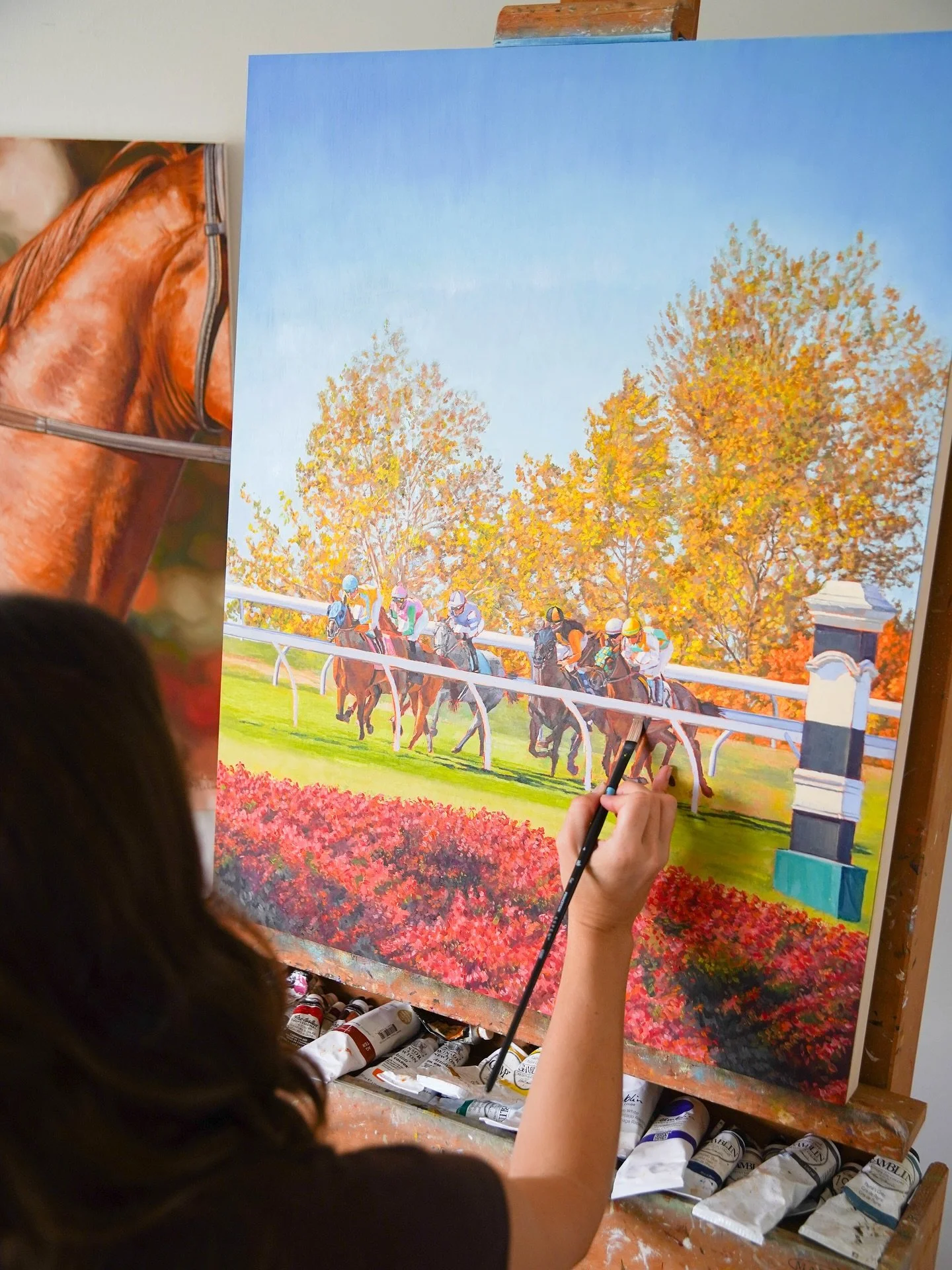 Fall is coming to @shopkeeneland 🏇🍂 

I might&rsquo;ve finally used up a 10+ year old tube of cadmium red light on those bushes ❤️😉

@keeneland #keenelandfallmeet #keeneland #equineart #oilpainting