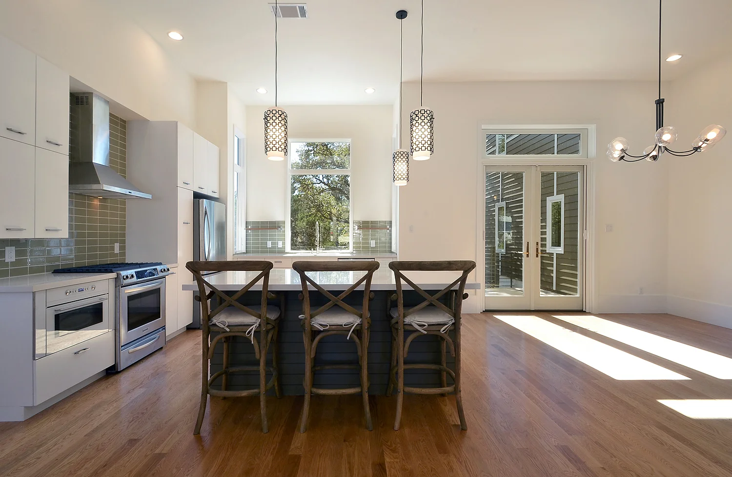 Kitchen and Breakfast 02.jpg