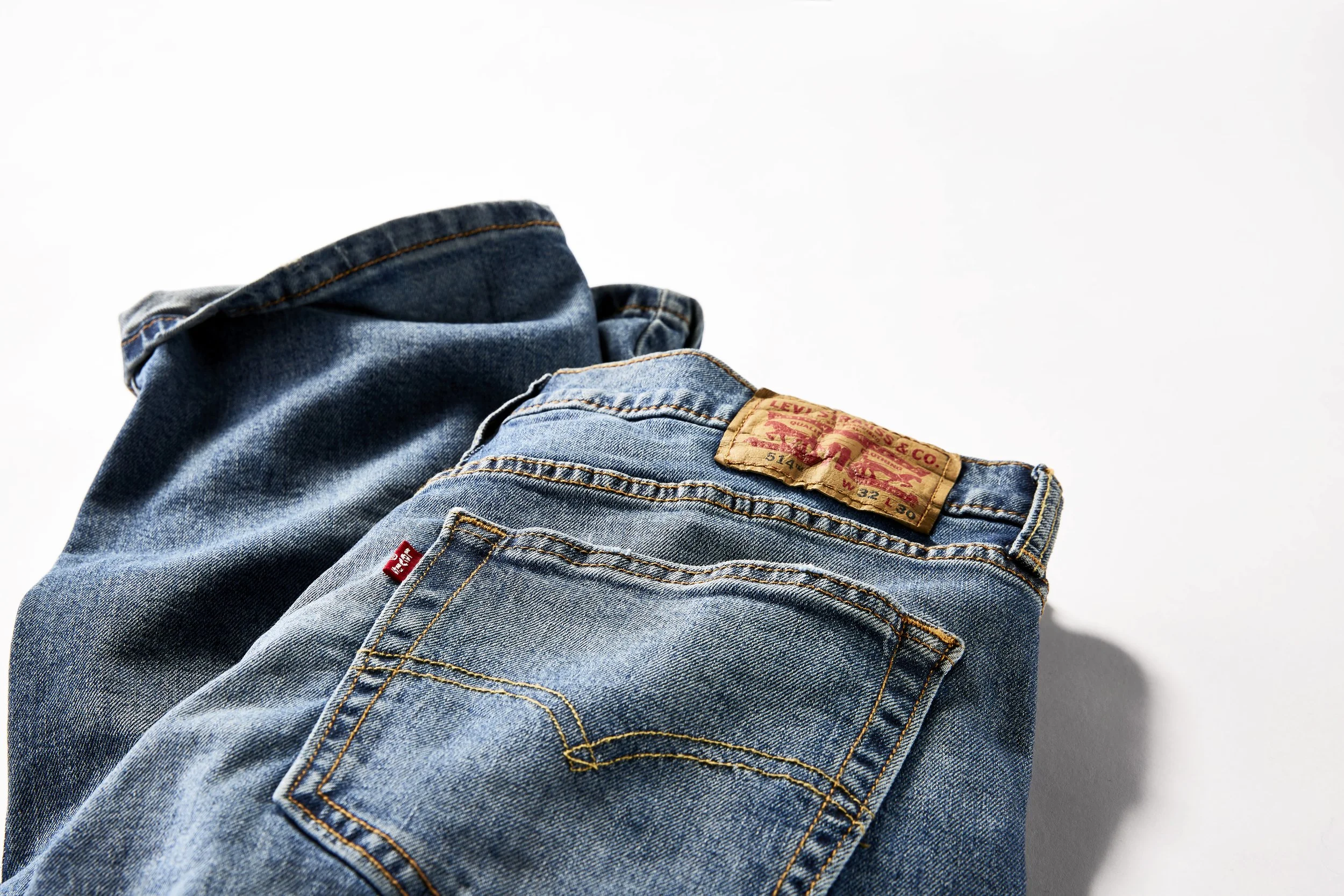 661825-APRL-FDGG-Mens-Single-Levis-Red-Tab-TAG-LD-FY22-SELECT.jpg