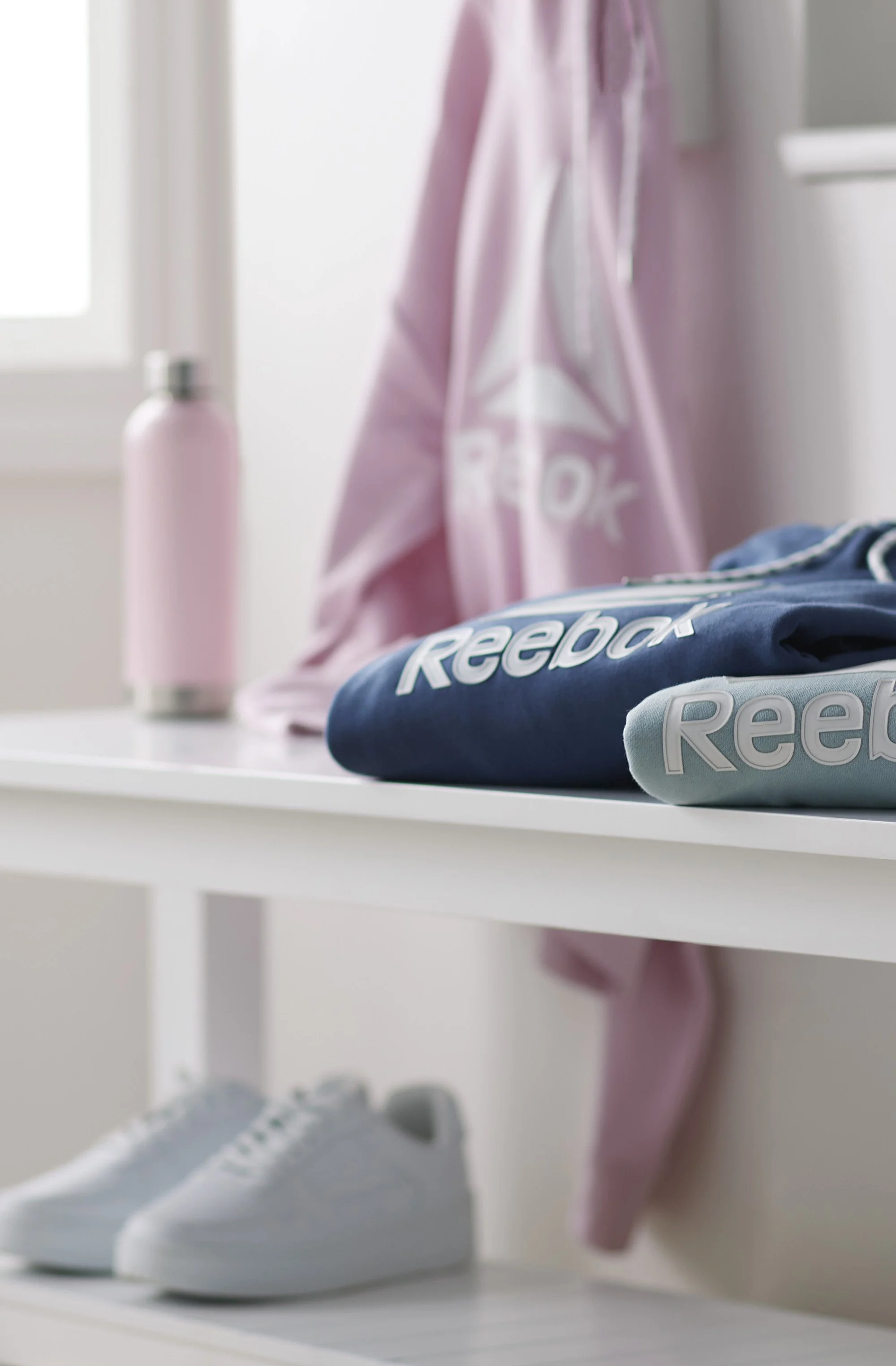 919359-APRL-GiftGuideOnLocation-WMNS-Missy-Reebok-LD-FY22-Reshoot-SELECT.jpg