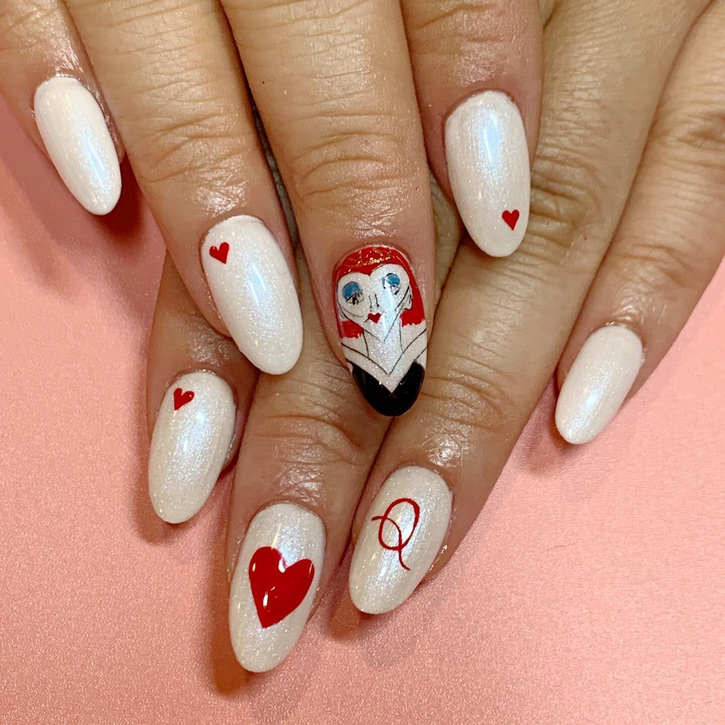 👑 of ❤️s handpainted details 🥰! #halloweennails #thecosmostudio