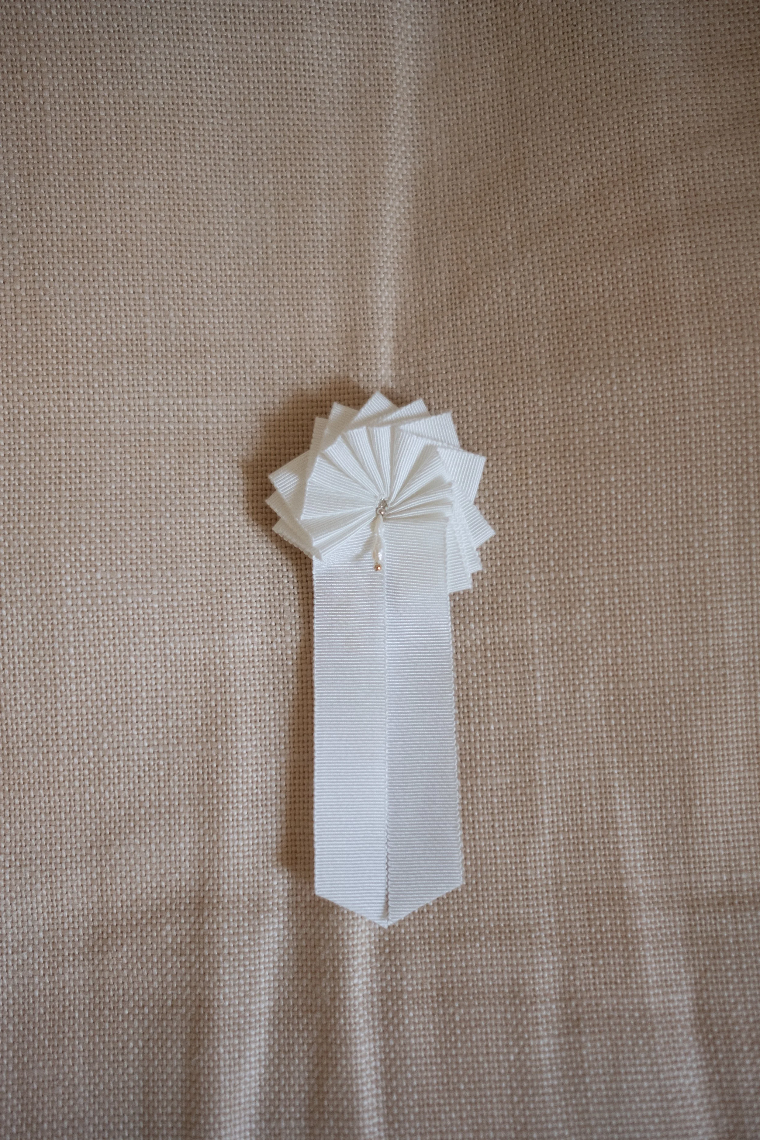 THE PEARL PRIZE ROSETTE, WHITE