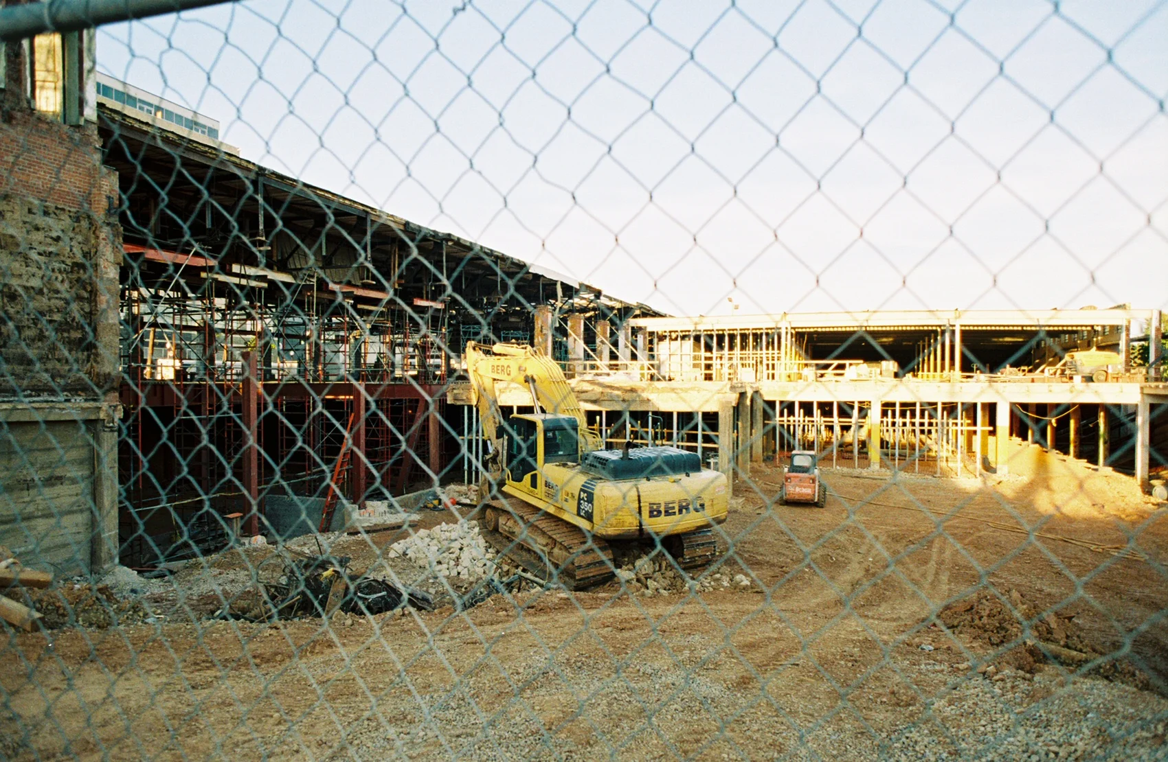 0683857-R1-027-12.jpg