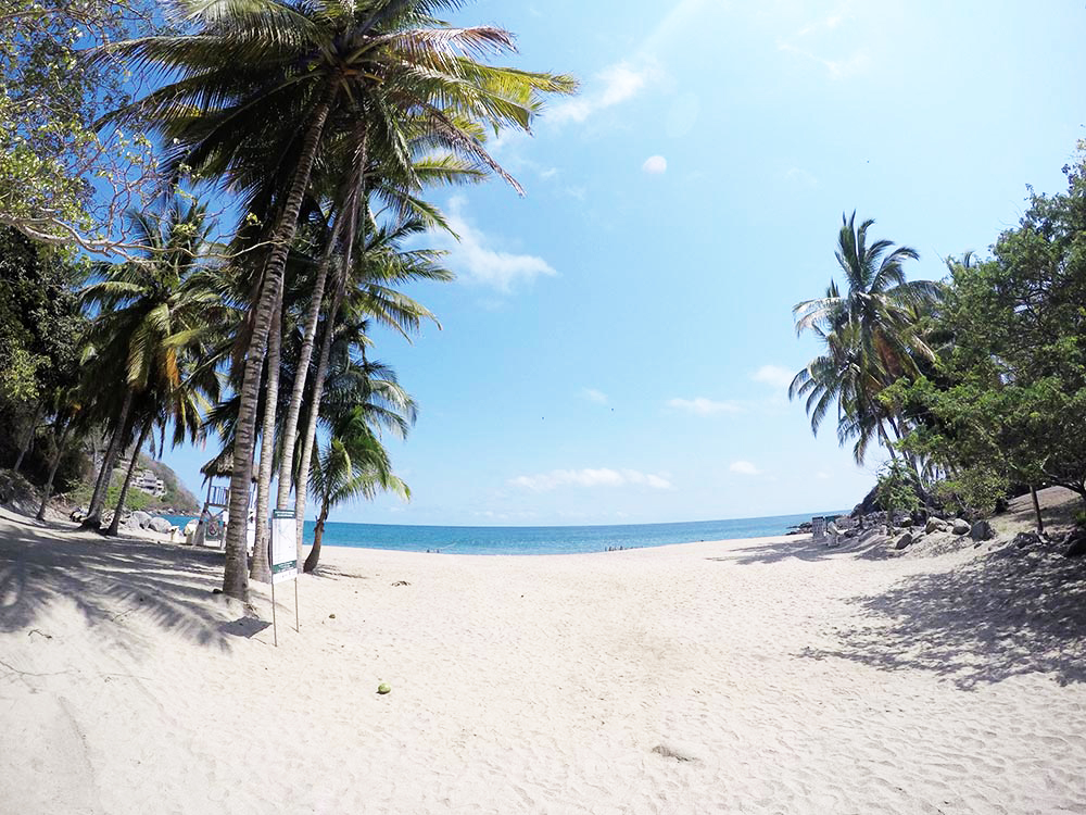 playa-de-los-muertos-sayulita.jpg