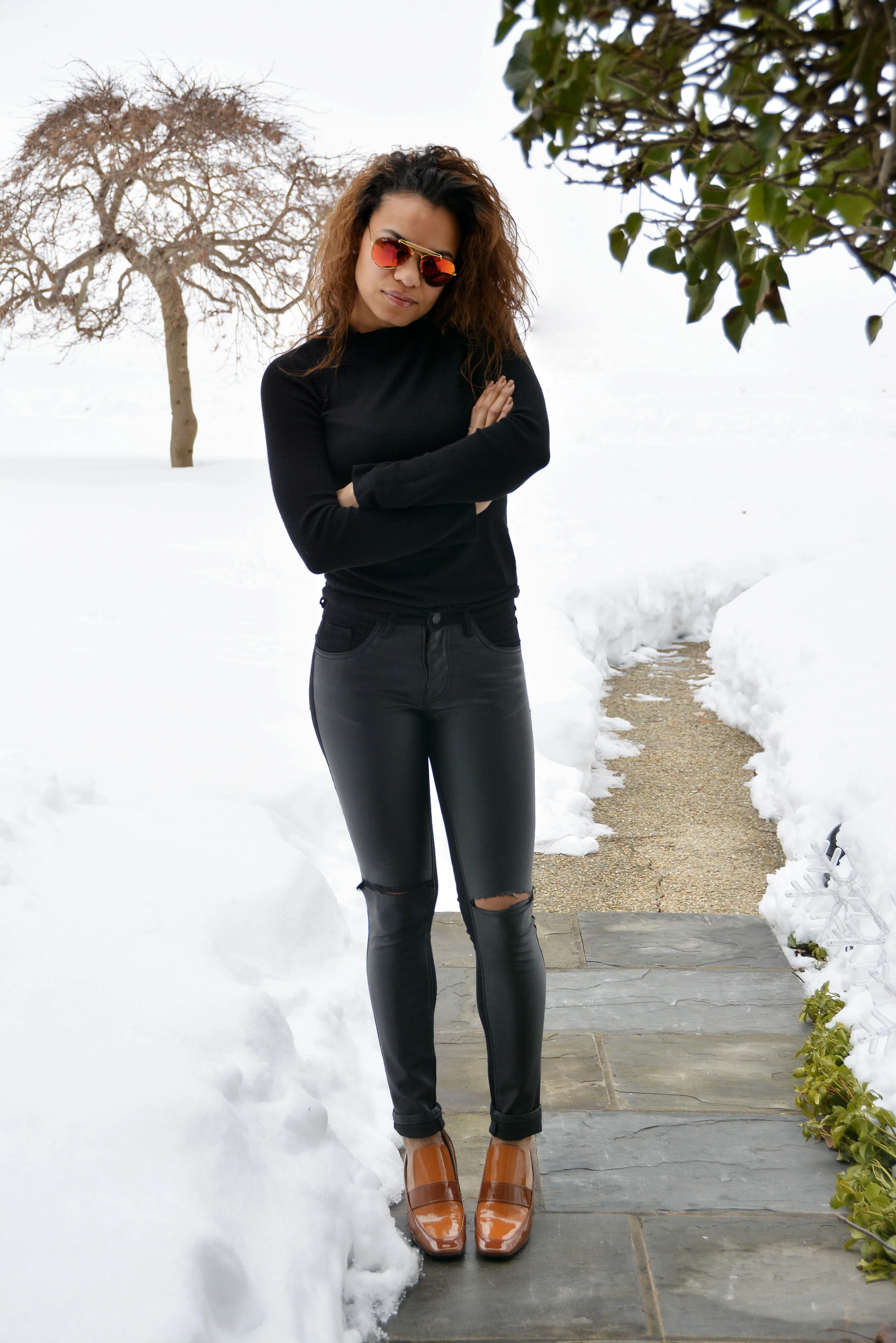 wearing: Courtshop jeans, Rochas cashmere top, Ray Ban aviator shades, Zara shoes.
