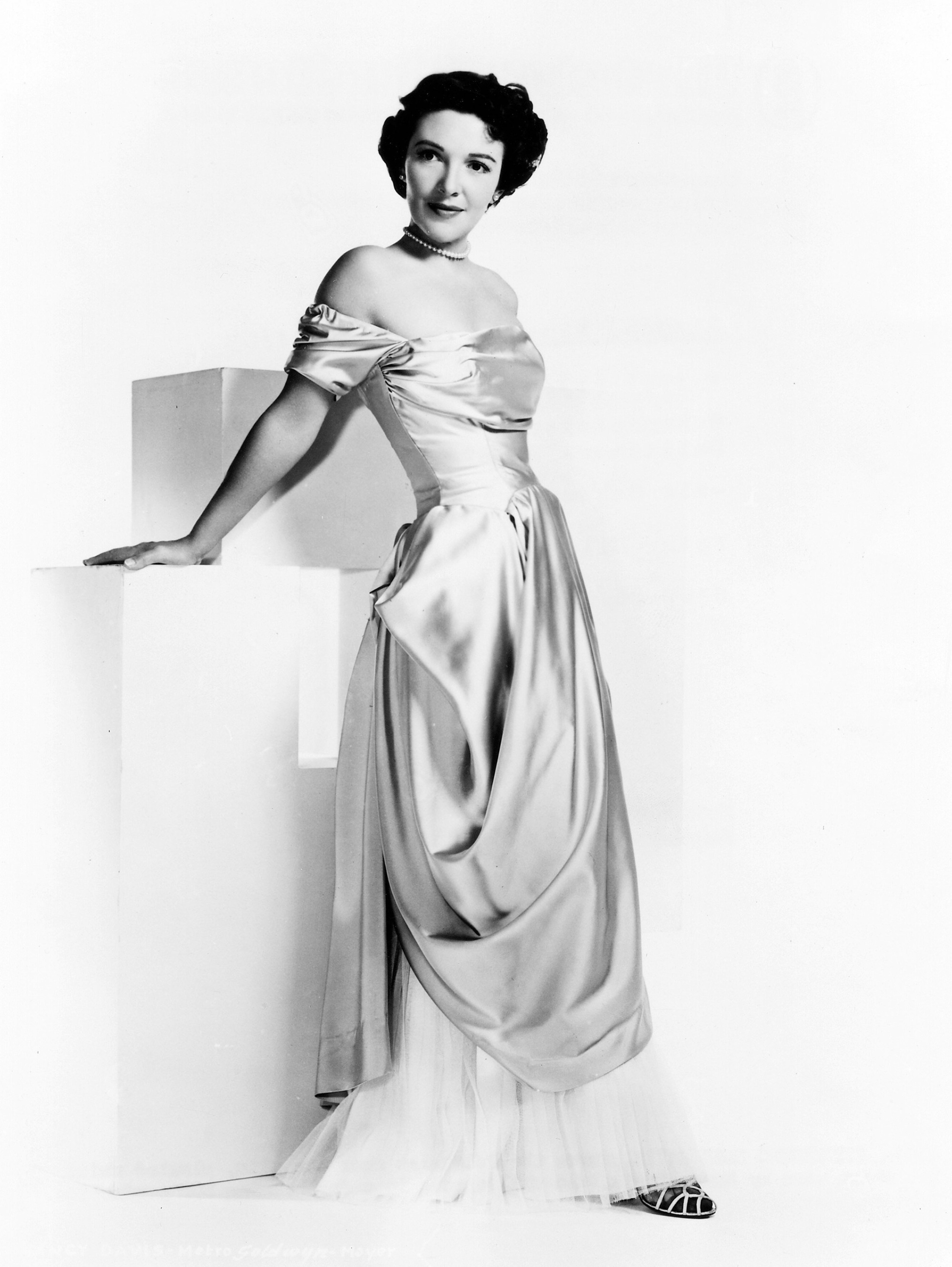 06-nancy-reagan-1946.nocrop.w1800.h1330.2x.jpg