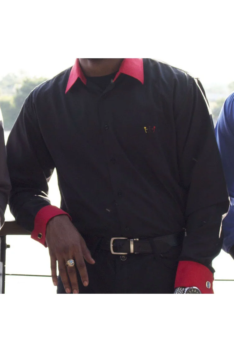 BLACK SHIRT RED COLLAR