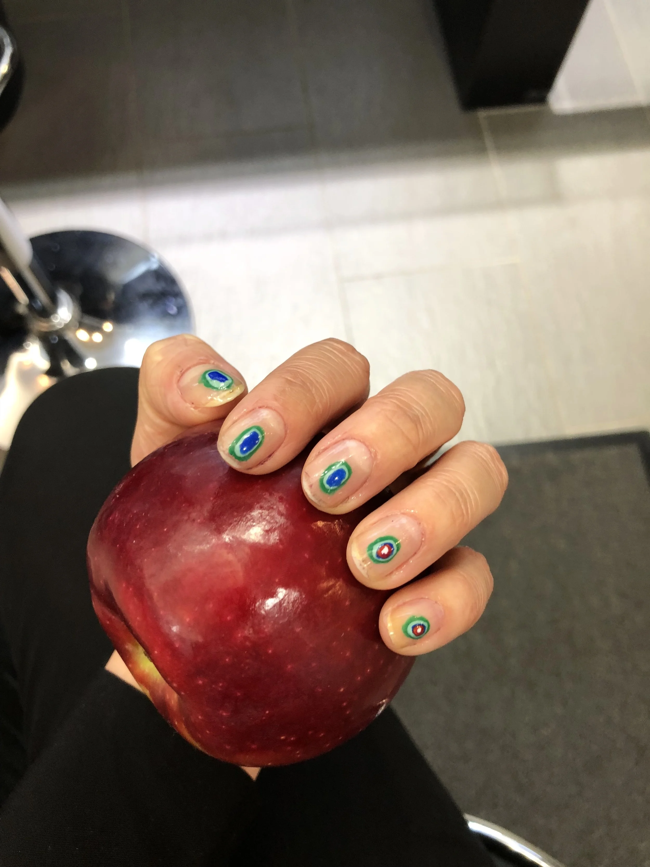 NON COMMITTAL NAIL DESIGN