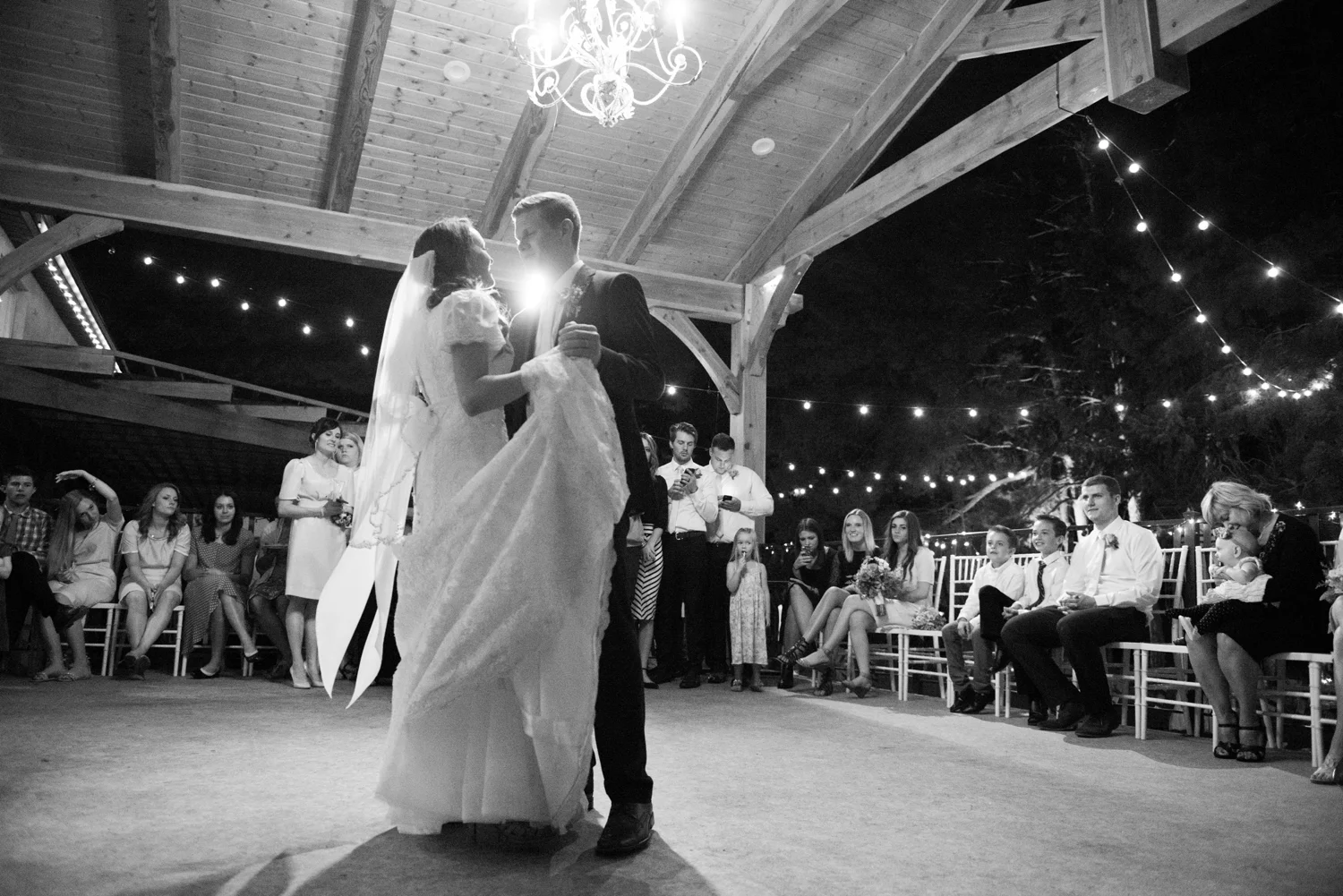 photographybyjamileavitt-bountifulutahflorentinegardenswedding_0074.jpg