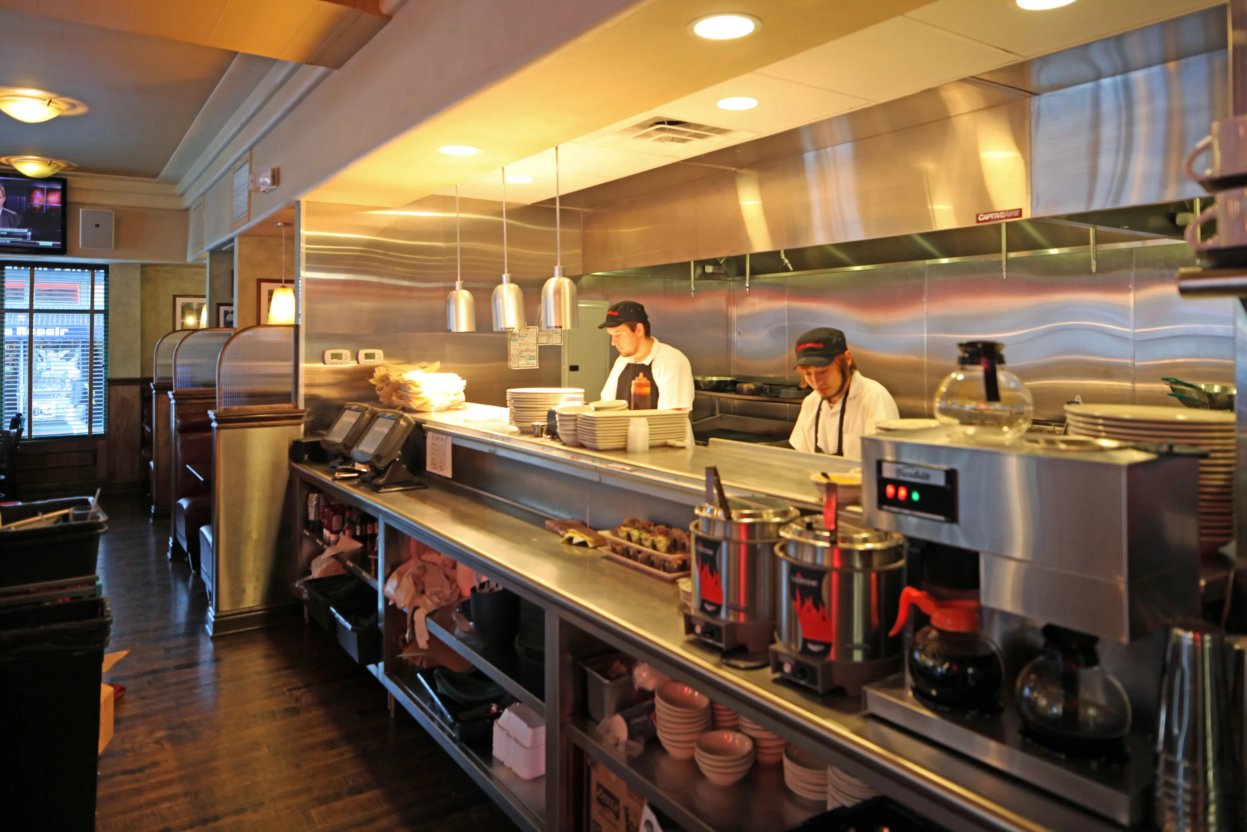  Diamond Market a new concept restaurant tradition American themed all from scratch fresh. &nbsp;Second floor was a renovation perfected layout of  Las Velas Mexican restaurant . 