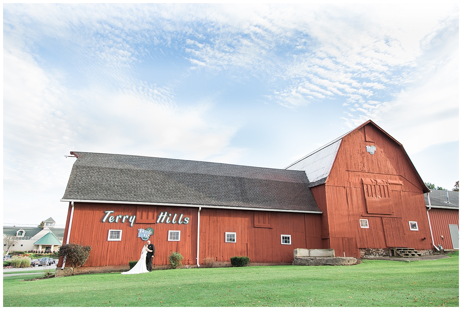 Jessica and Scott McKay - Terry Hills Golf Course - Batavia NY - Lass and Beau-813_Buffalo wedding photography.jpg