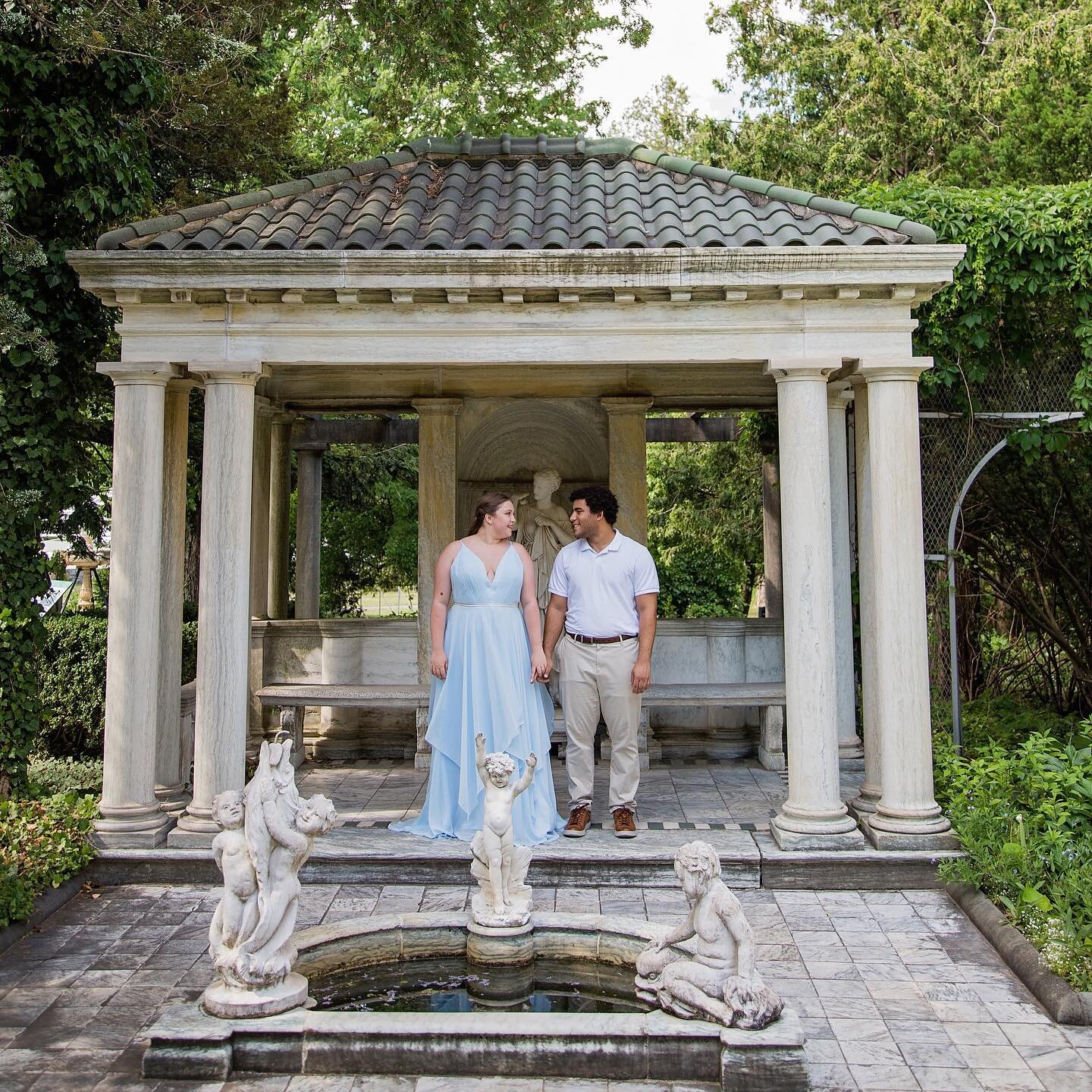 This session with @hannah_6100 and @natethebass had us so excited for their wedding 😍
Their love is gentle, nurturing, playful and adventurous and we had so much fun exploring @sonnenberggardens with them and splashing around in #canandaigualake #ca