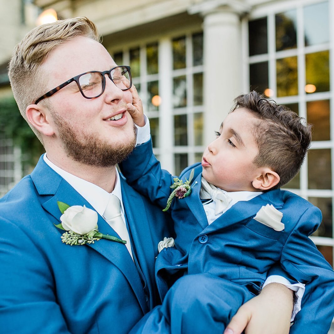 This photo makes me giggle every time.  Apparently Tyler cleans up so nice that Archer thought he was deserving of a cheek pinch for being so cute 🥰 
.
.
.
.
#eastmanhouse #eastmangardens #eastmanmuseum #georgeeastmanhouse #rochesterwedding #rochest