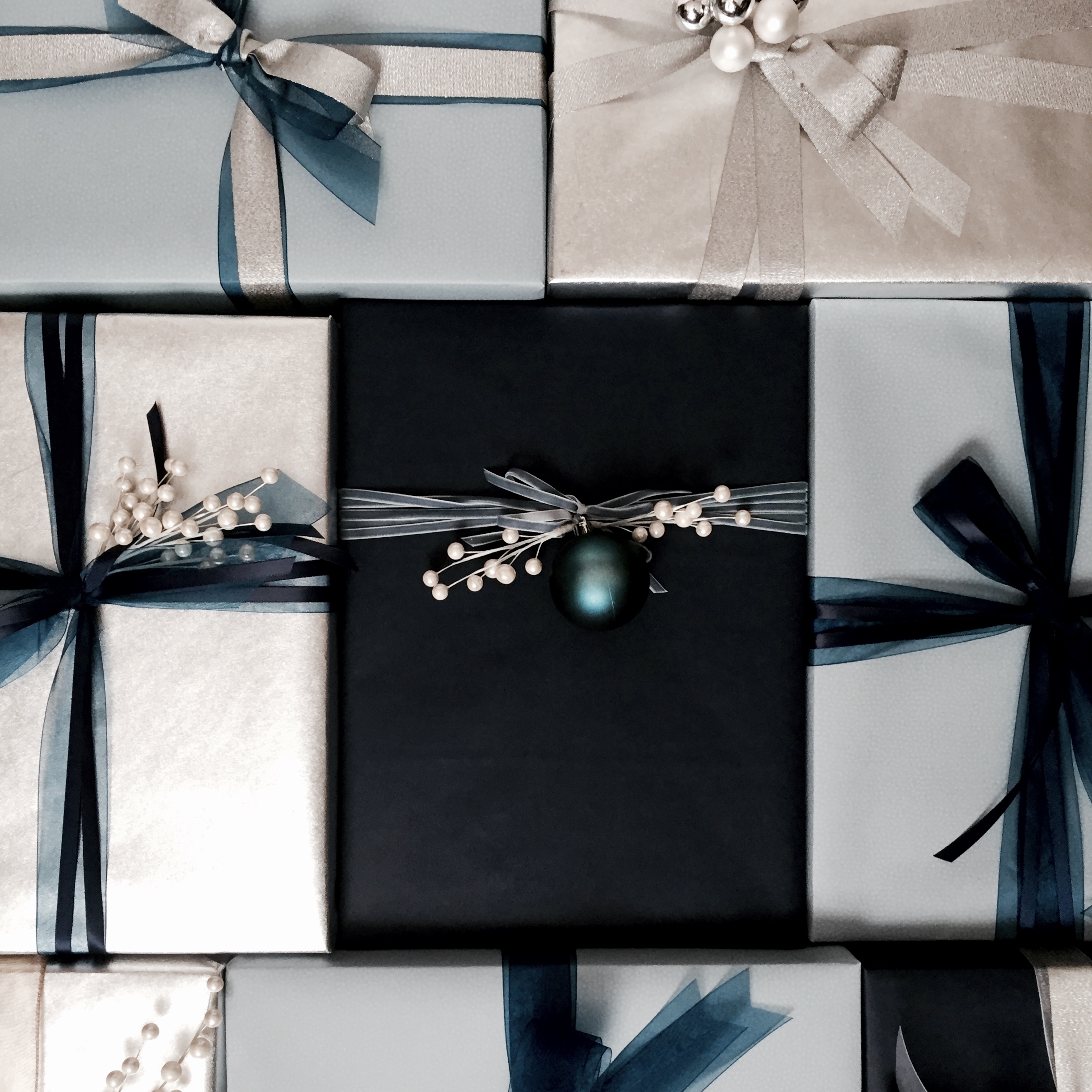 Saks Fifth Avenue Black Gift Wrapping Supplies