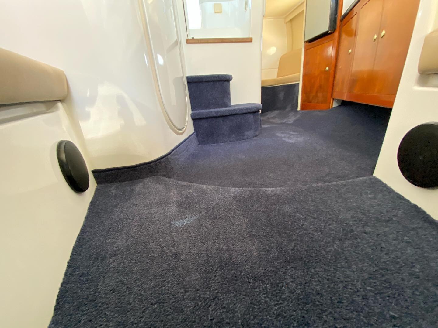 New interior carpet with overlocked edges, improving the interior on this Sunrunner Sports Cruiser. #boatcarpet #boatinterior #k1marinetrimming #cozyboat #softtouch #perthboating #perthboats #royalperthyachtclub