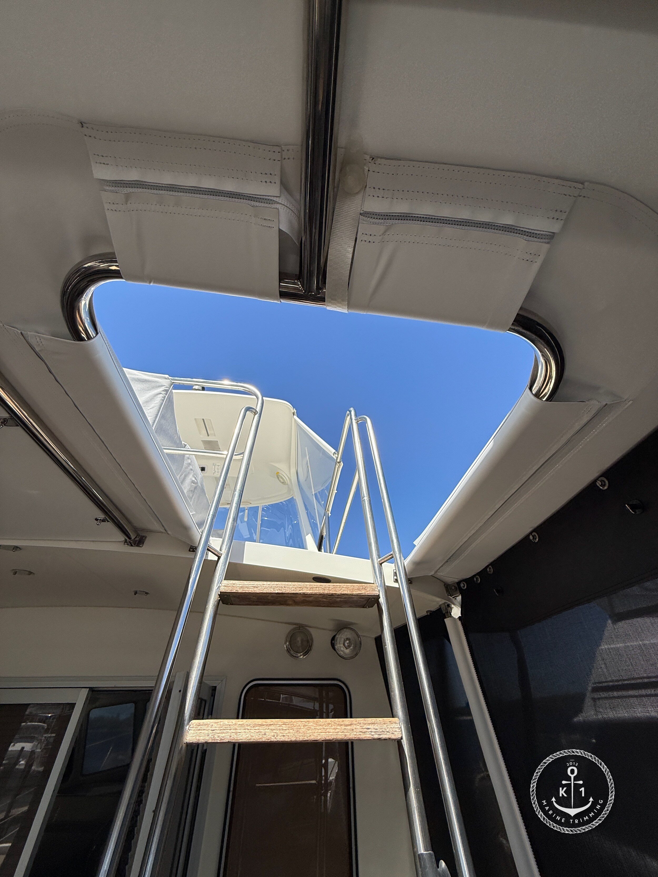 Rear Canopies offers shade and weather protection for the aft deck, creating a comfortable and sheltered outdoor space for relaxing or entertaining on board. Make: Randell Model: 45 Flybridge Product: Rear Canopy Material: Marine 2×2 Mesh