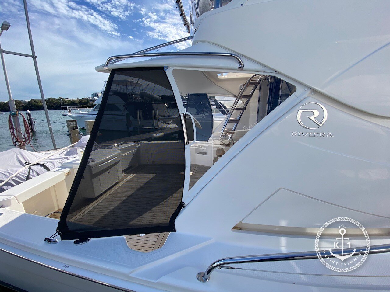 Riviera 43 Flybridge