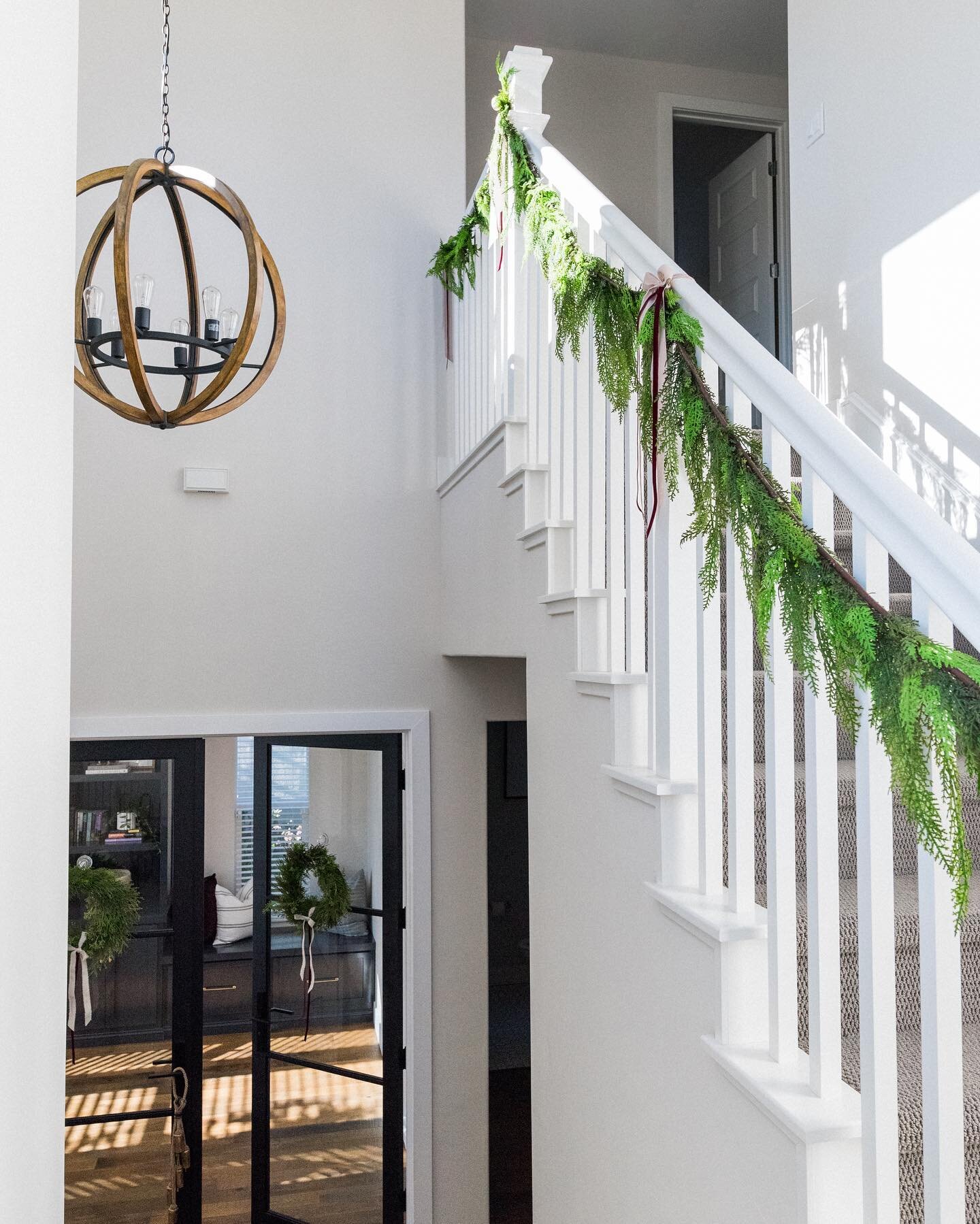 Always love a staircase garland moment🌲

Follow my shop @rachel_leighbrown on the @shop.LTK app to shop this post and get my exclusive app-only content!

#liketkit #LTKSeasonal #LTKHoliday #LTKhome
@shop.ltk
https://liketk.it/3uhR9