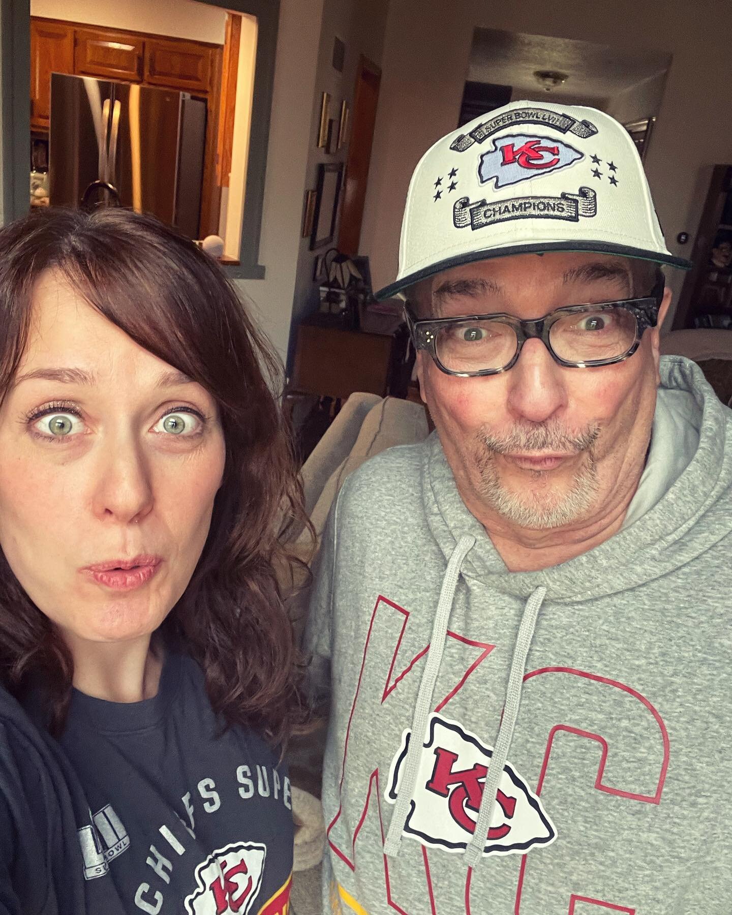 How are our duck faces? Drove down to Kansas City {area where I grew up} to cheer on the Chiefs in the Super Bowl with my mom and dad--Chiefs super fans. Also got my dad some fried chicken to celebrate his 74th bday. Chiefs Kingdom represent! 👑👑🏈?