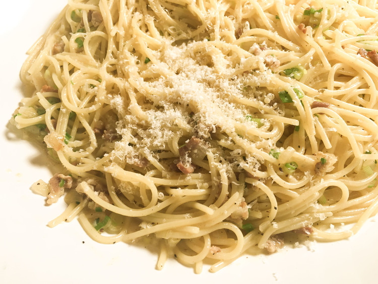 Spaghetti alla Carbonara (Spaghetti with Bacon, Eggs and Grated Cheese)