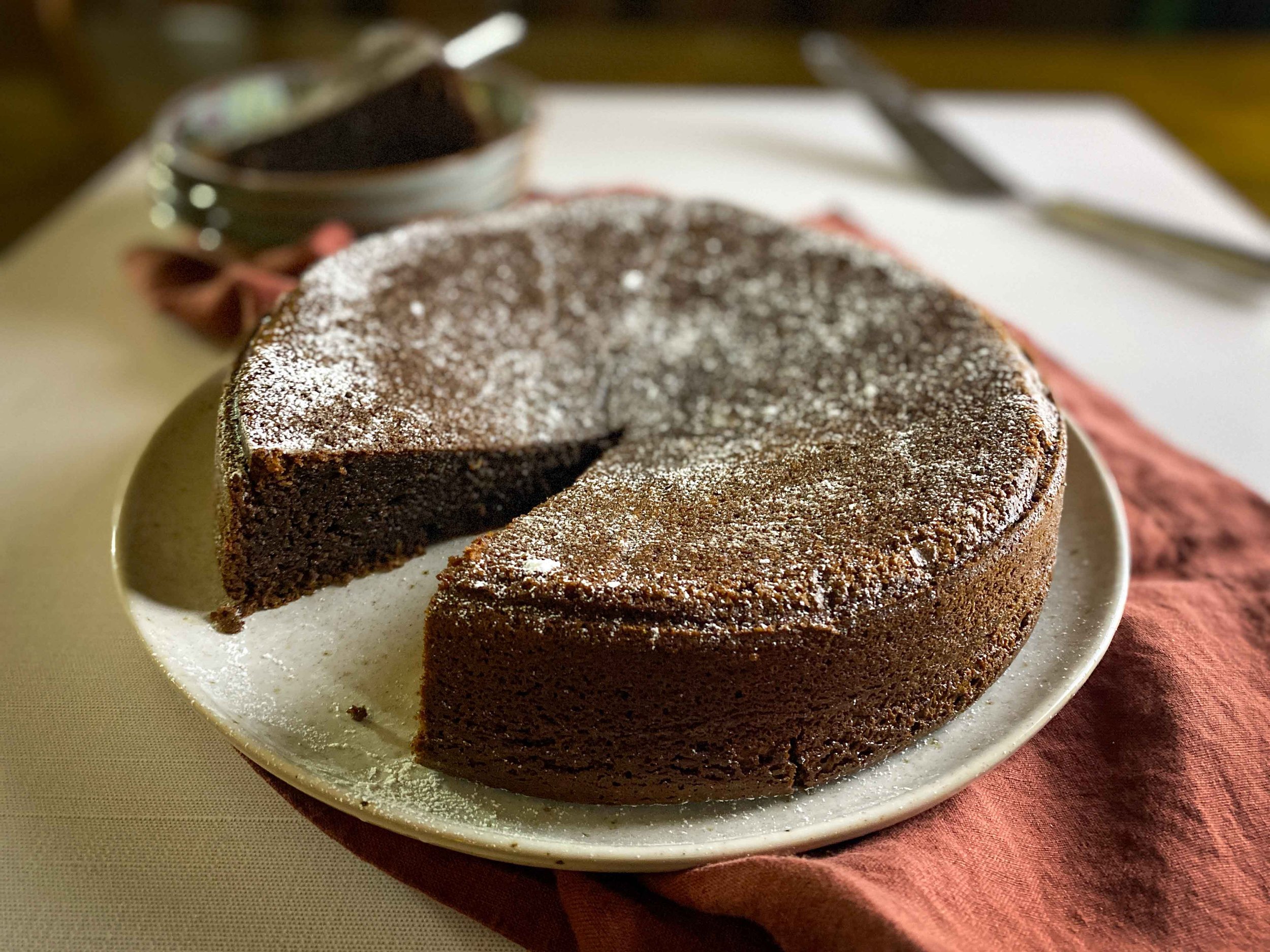 Chocoflan de Almendra - Nibbles and Feasts