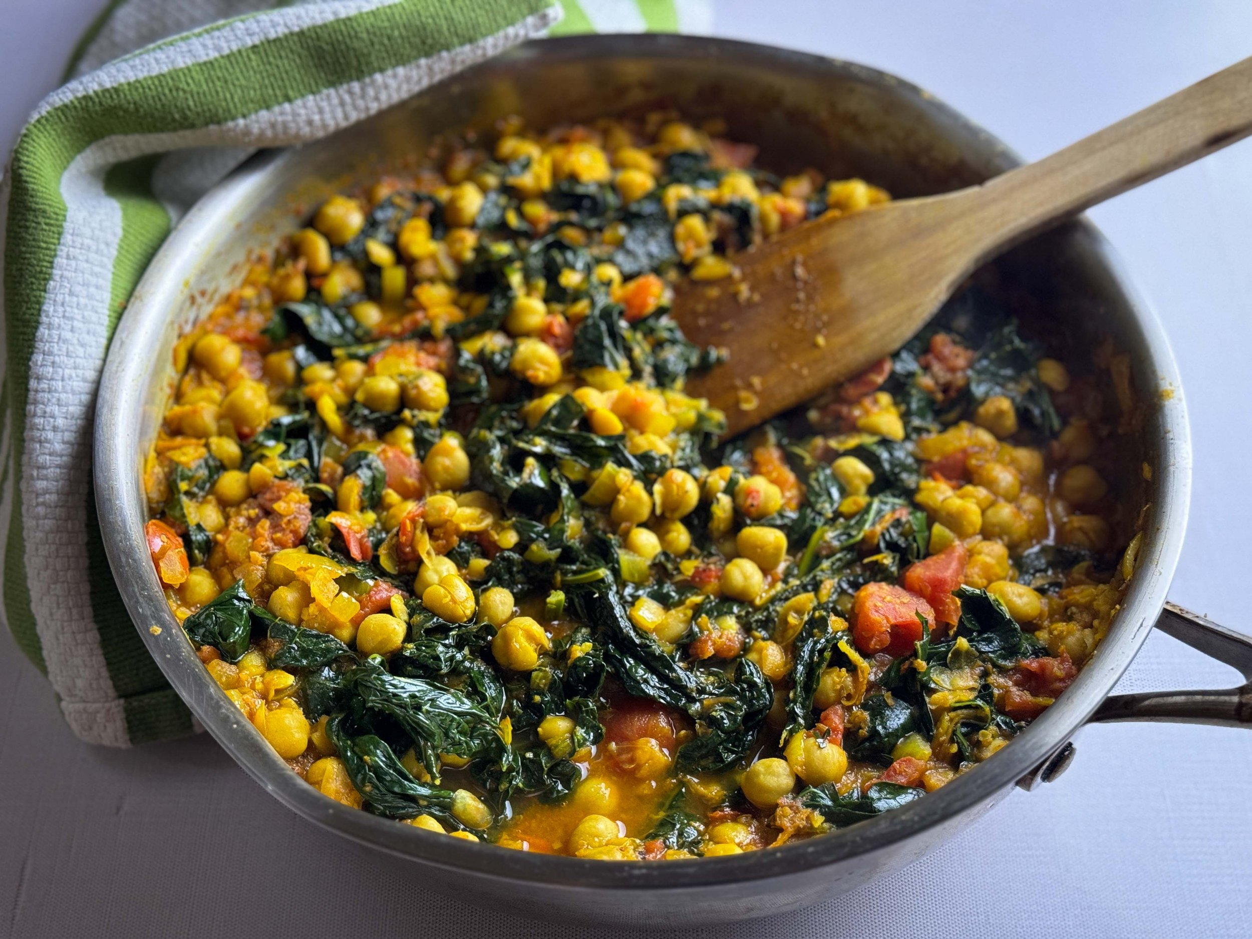 Chickpea and Kale Curry with Fresh Turmeric (Vegan)