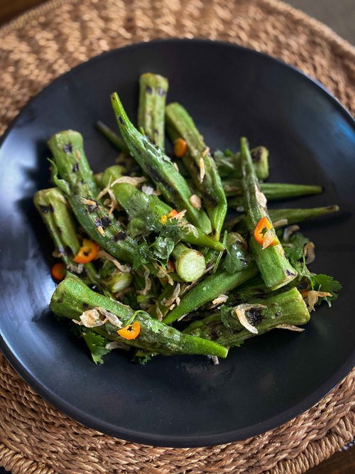 Quiabos Tostados com Pimenta (Brazilian Chargrilled Okra with Chile)