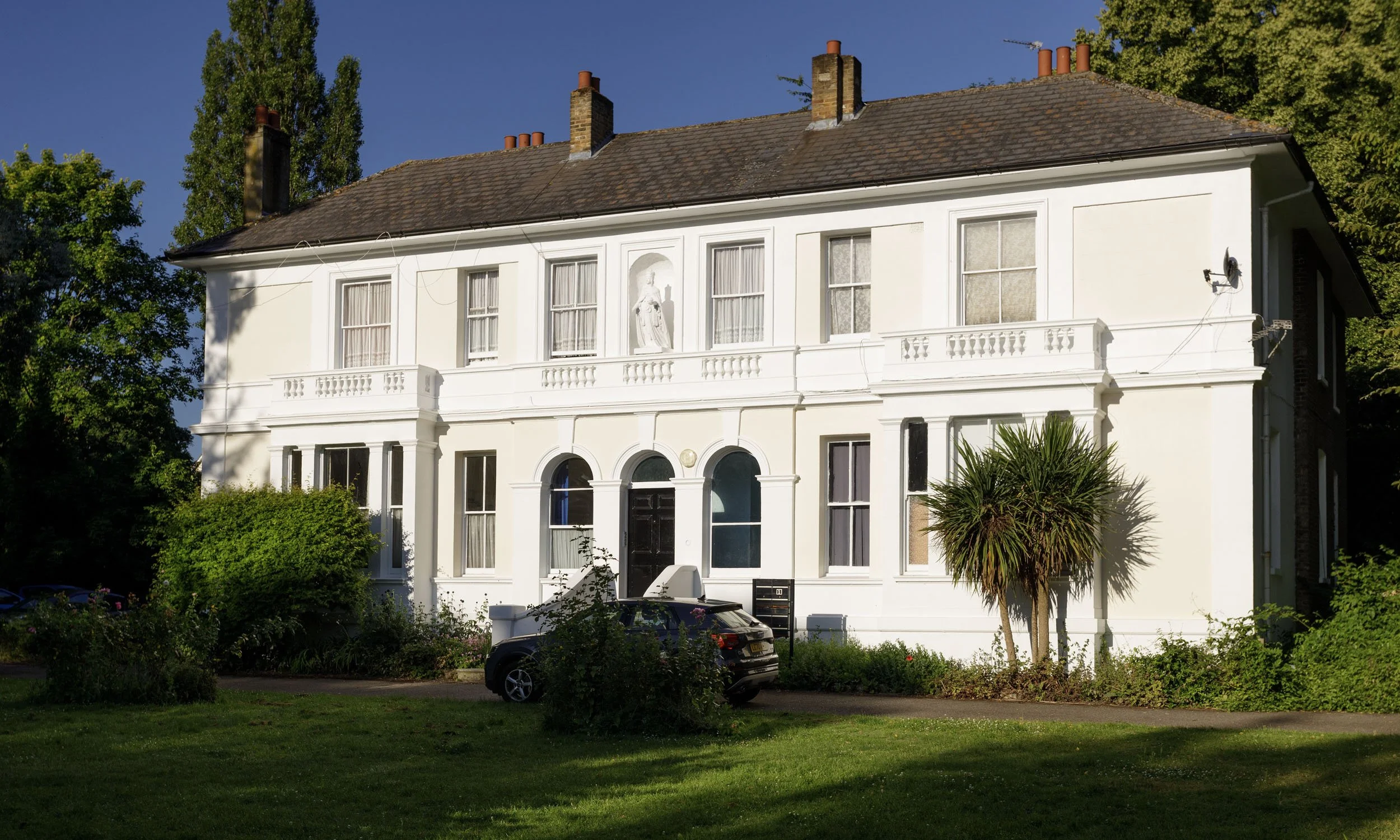 Carville Hall, Great West Road