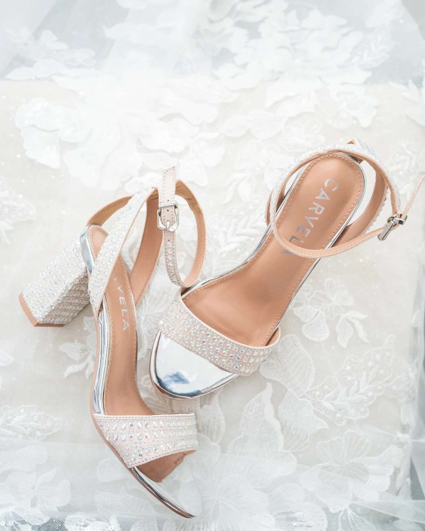 A few images from Kate's Bridal prep before her Wedding to Adam at St. Andrew's Church in Bishop Auckland.

Make up by @samanthahenrymakeuparist 

Dress by
@joannekaybridal 

Flowers by
@ultimateflowers 

Getting married? Get in touch!

#durhamweddin